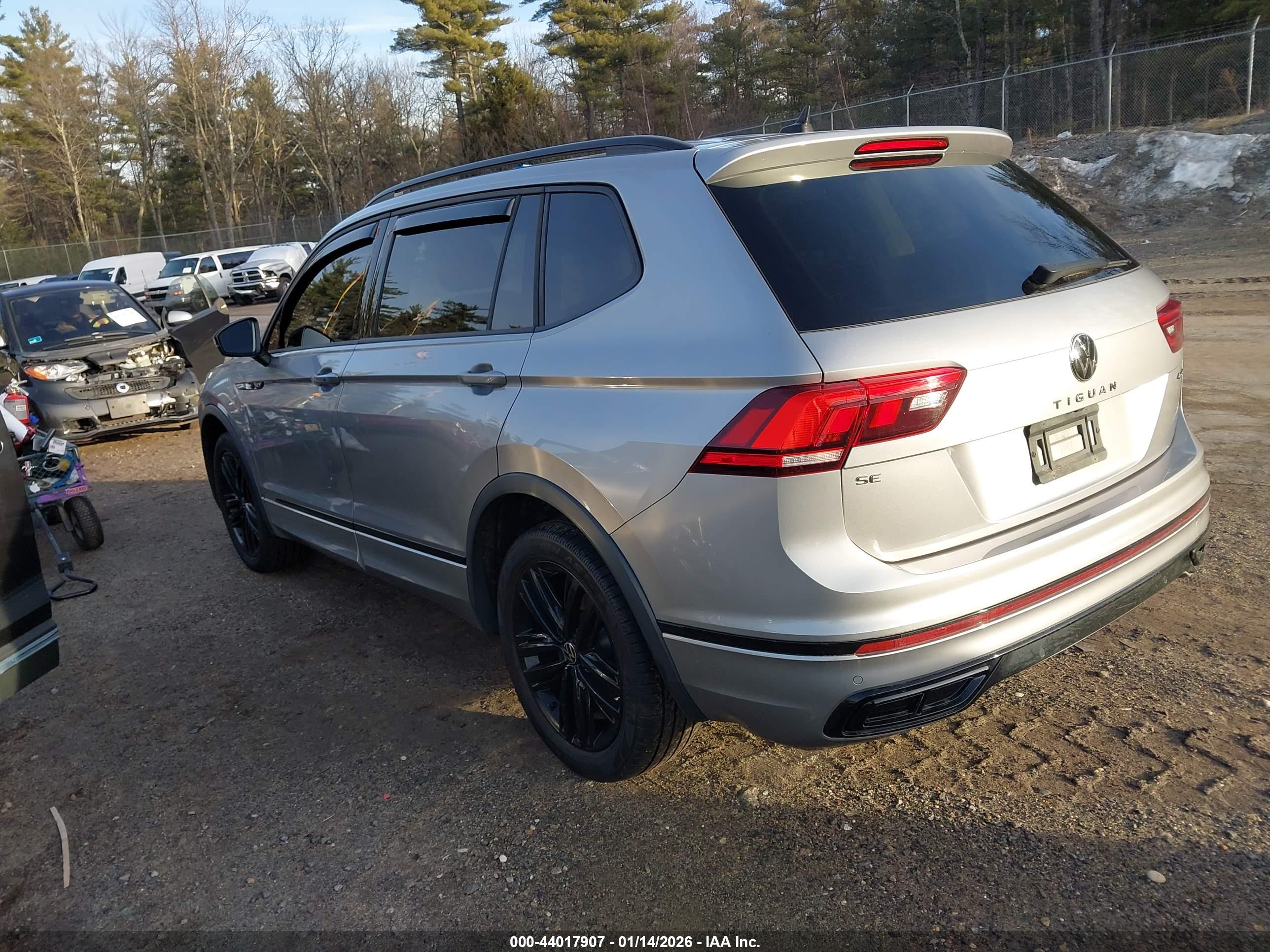 VOLKSWAGEN TIGUAN image 3
