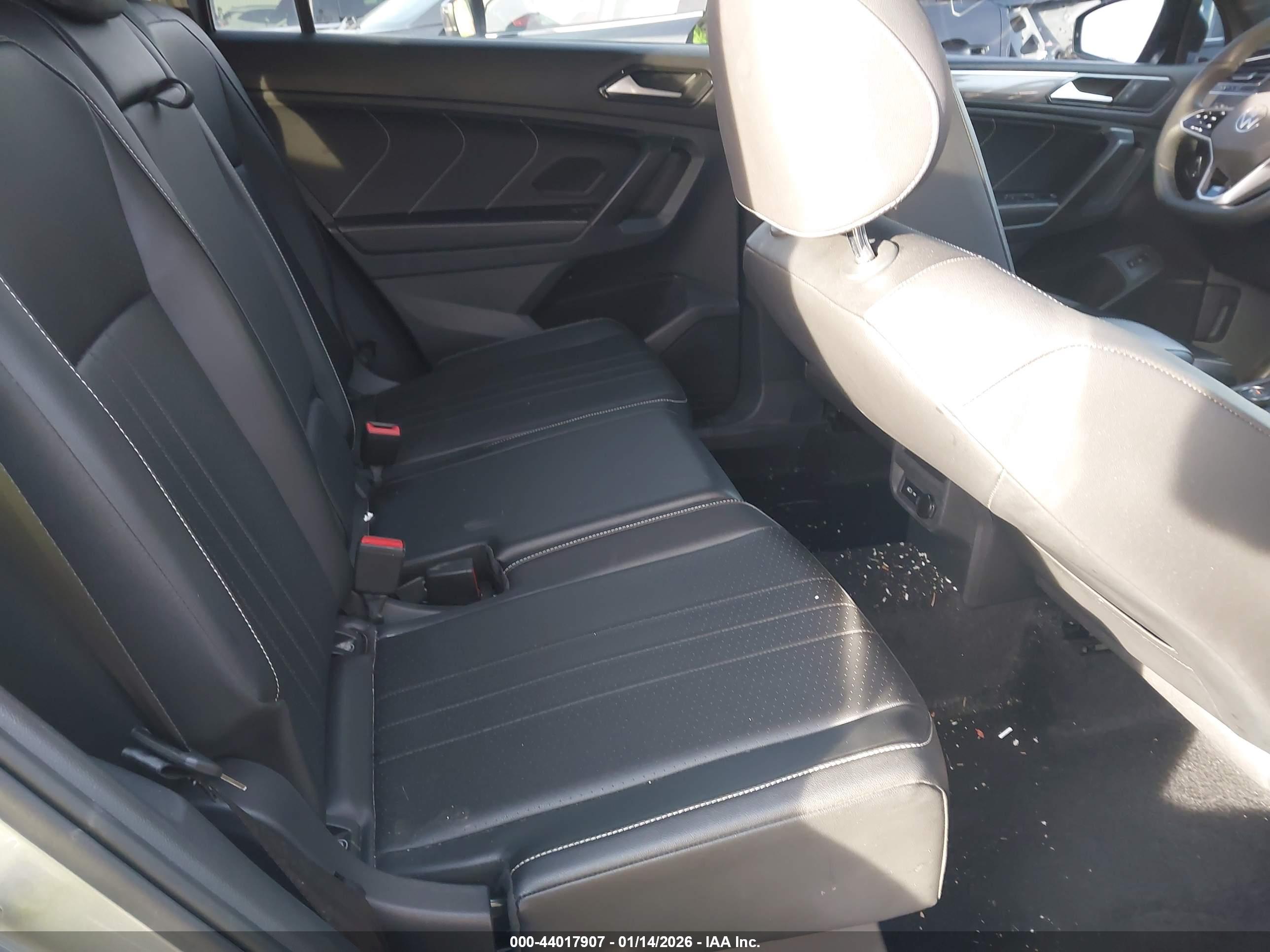 VOLKSWAGEN TIGUAN image 8