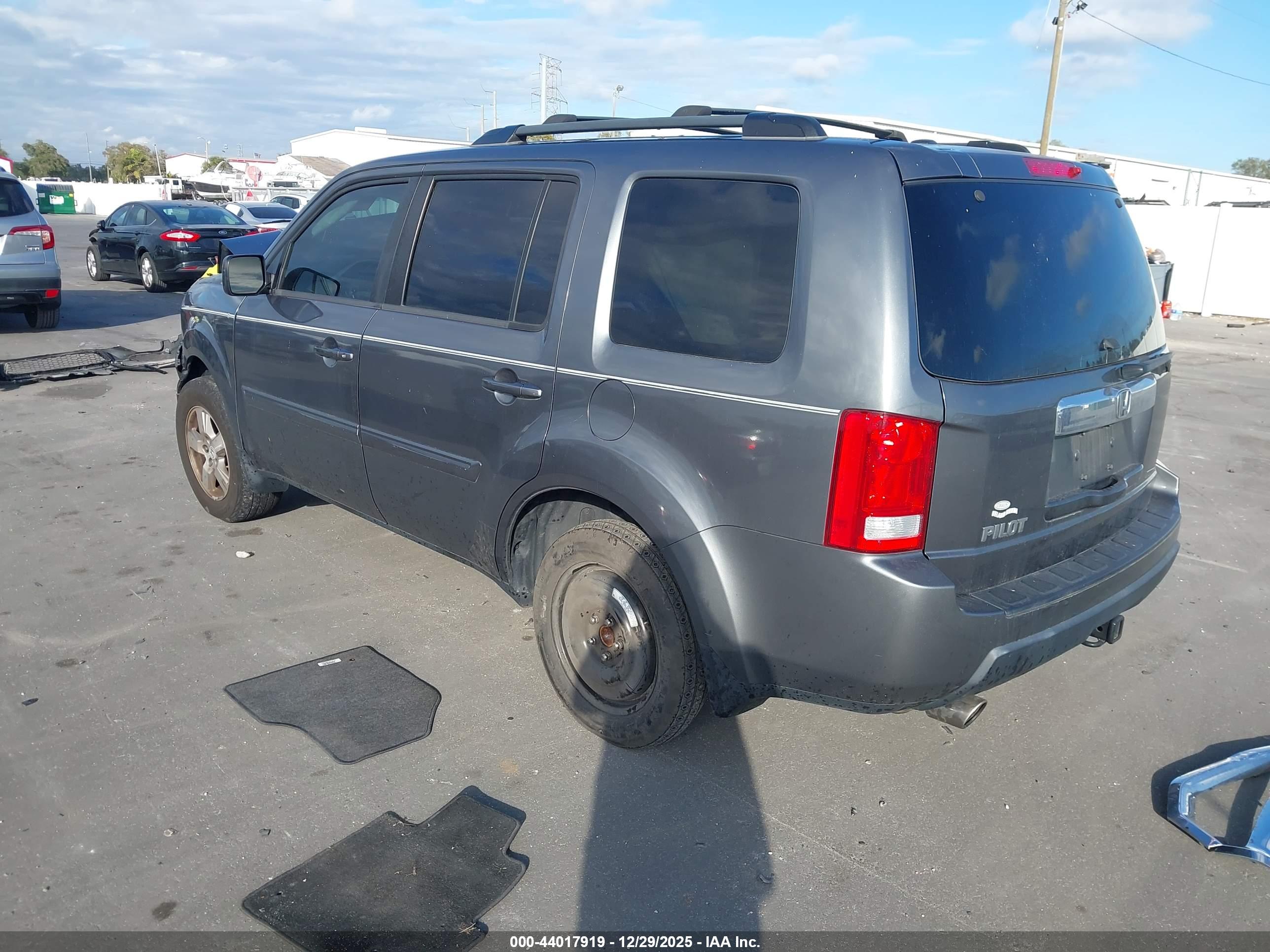 HONDA PILOT image 3