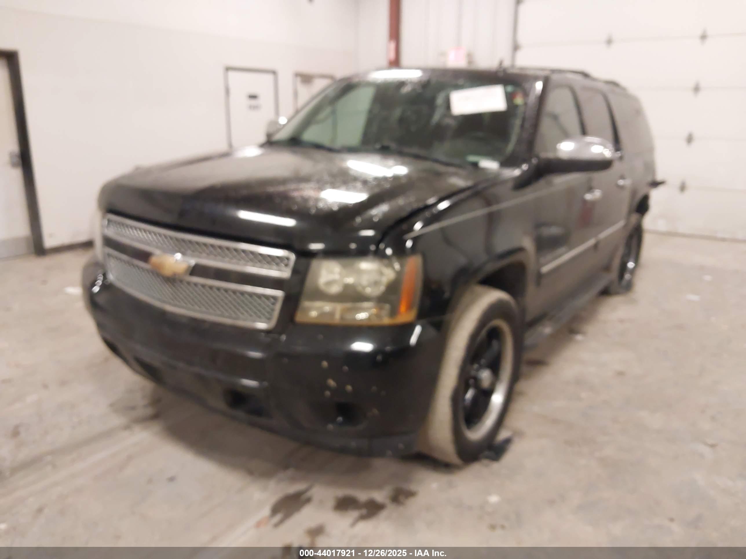 CHEVROLET SUBURBAN image 2