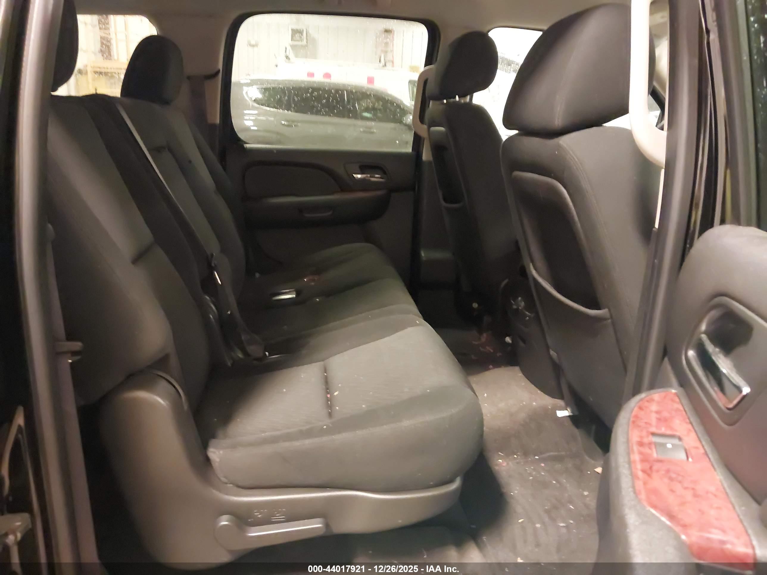 CHEVROLET SUBURBAN image 8