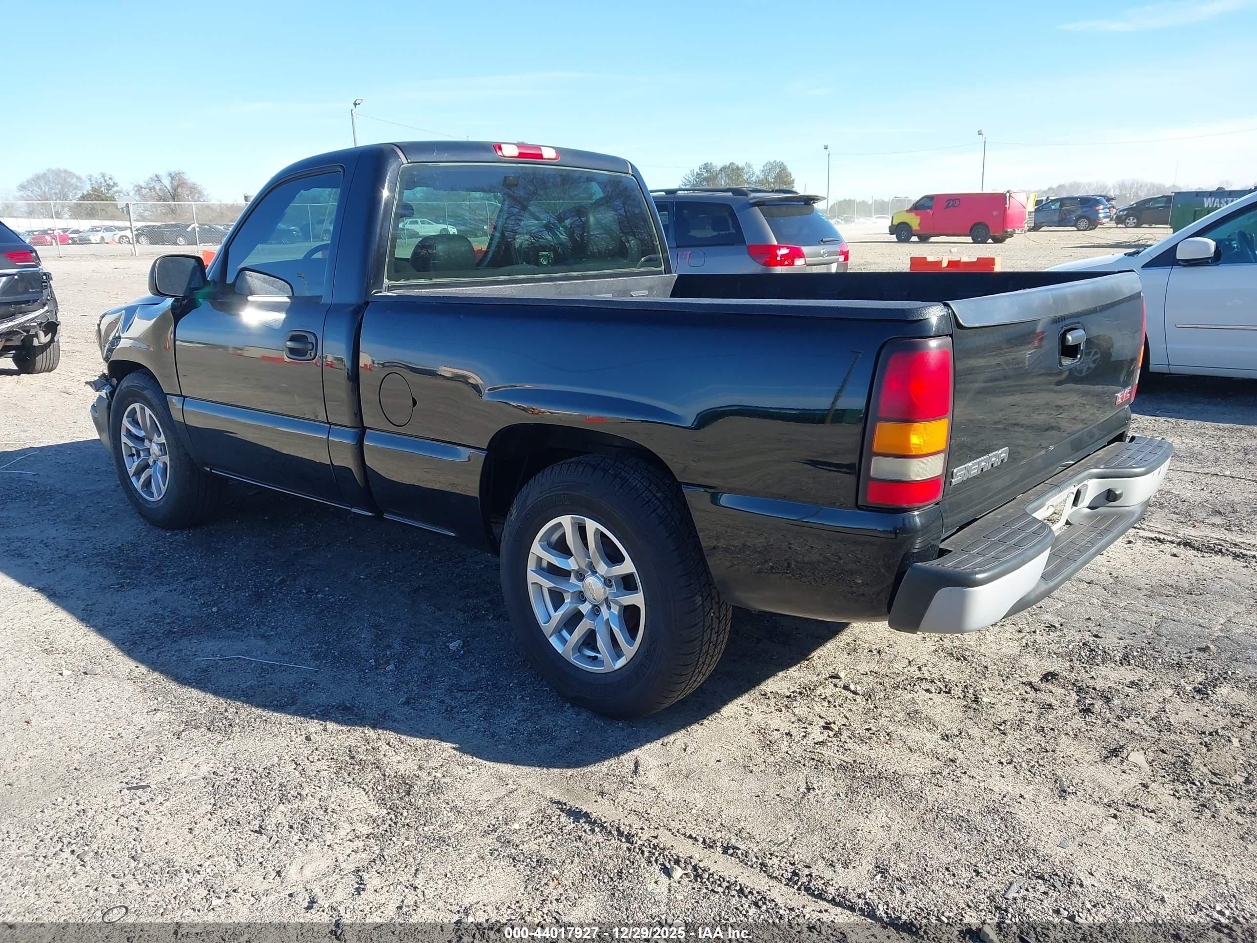 GMC SIERRA image 3