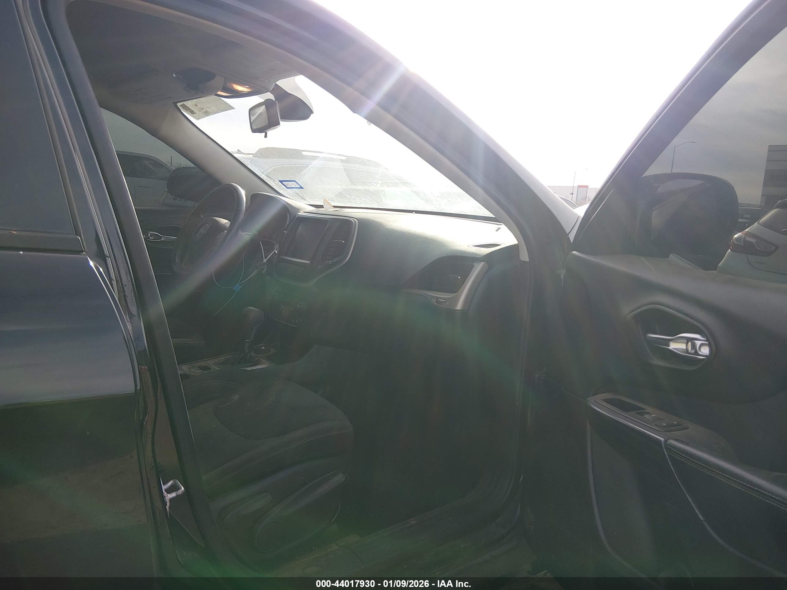 JEEP CHEROKEE image 5