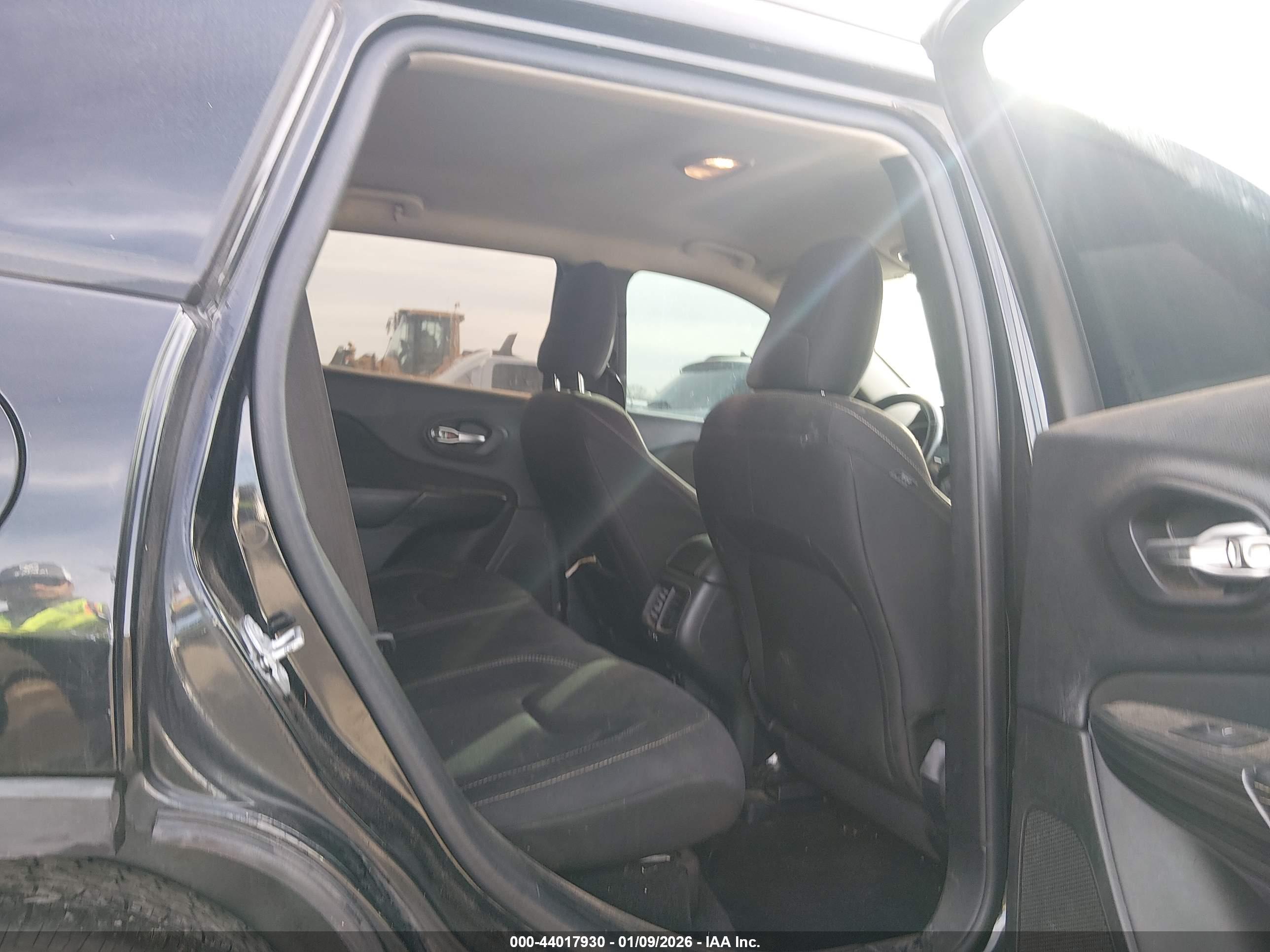 JEEP CHEROKEE image 8