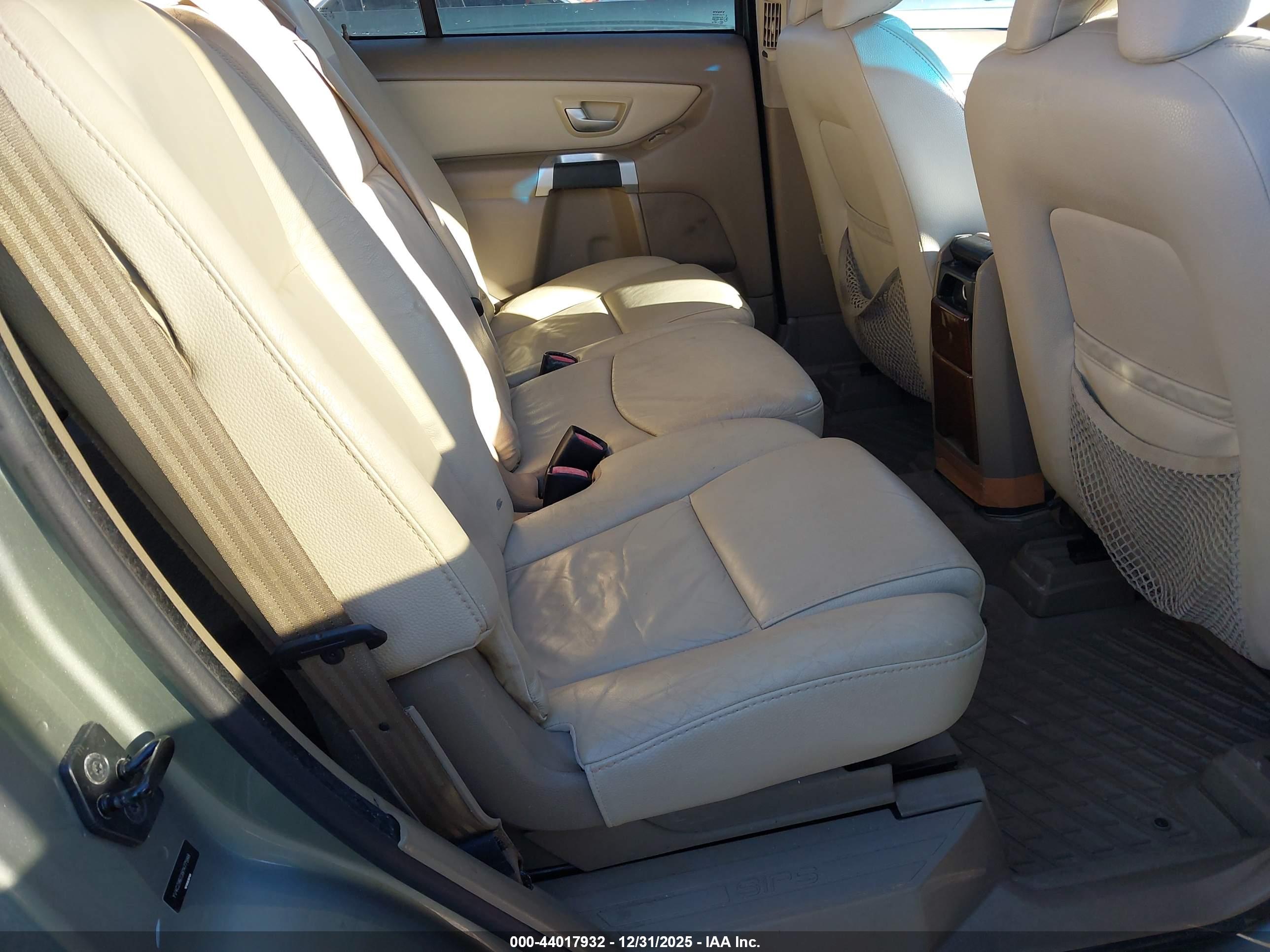VOLVO XC90 image 8