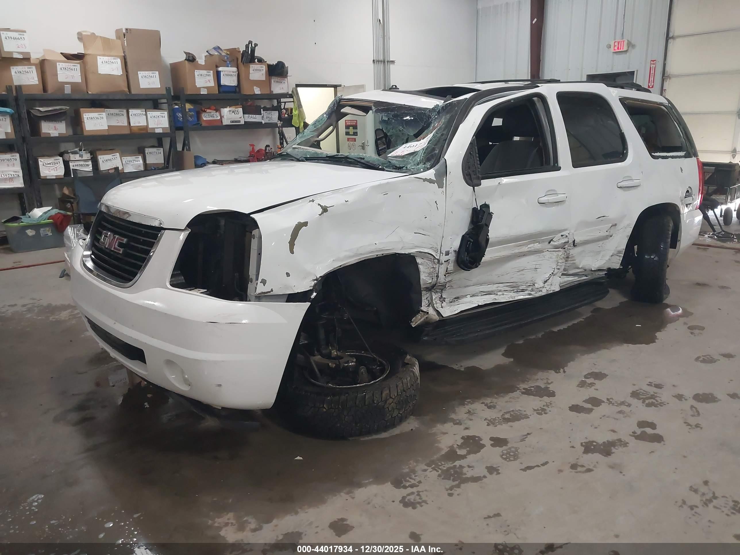 GMC YUKON image 2