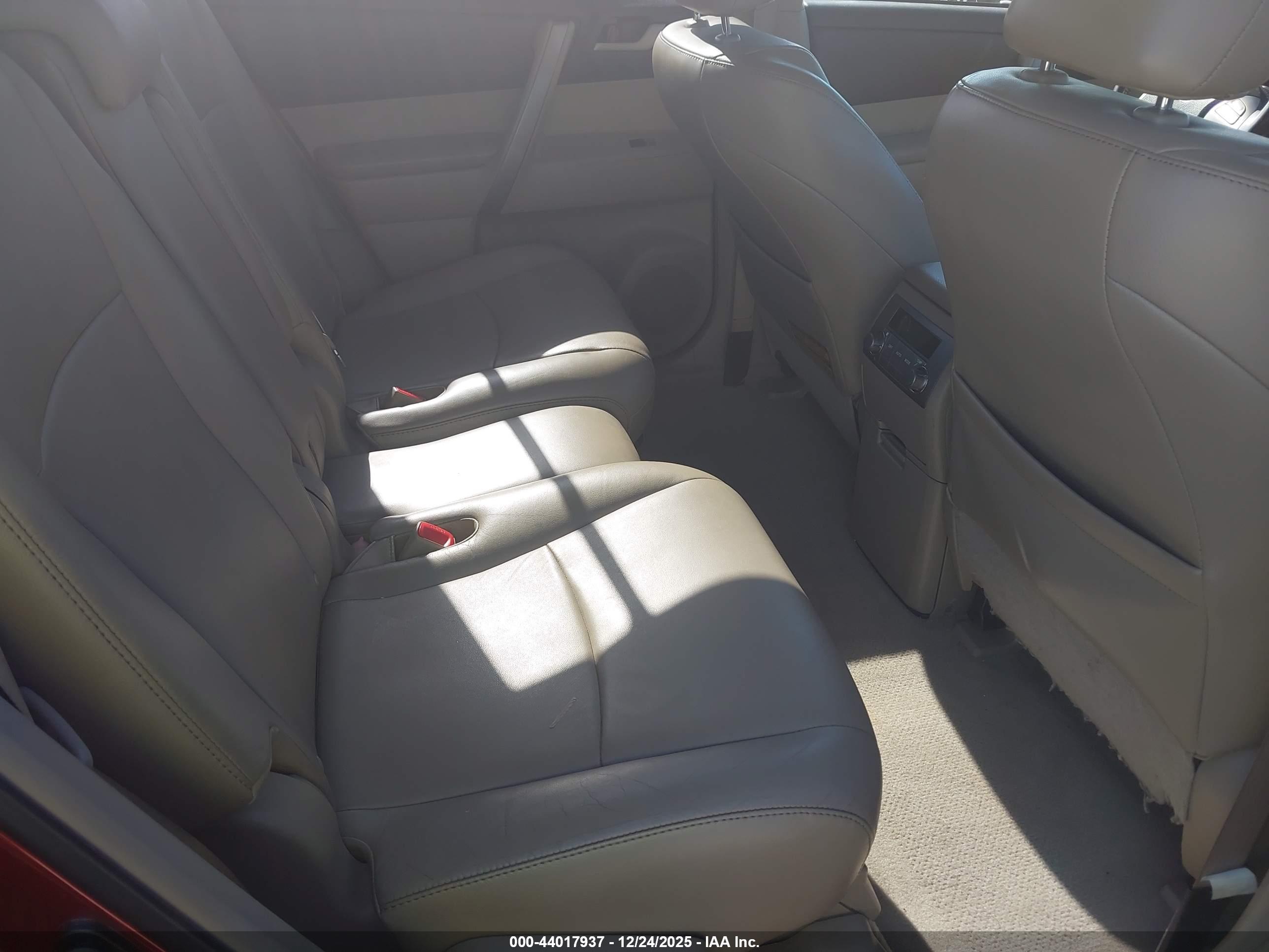 TOYOTA HIGHLANDER image 8