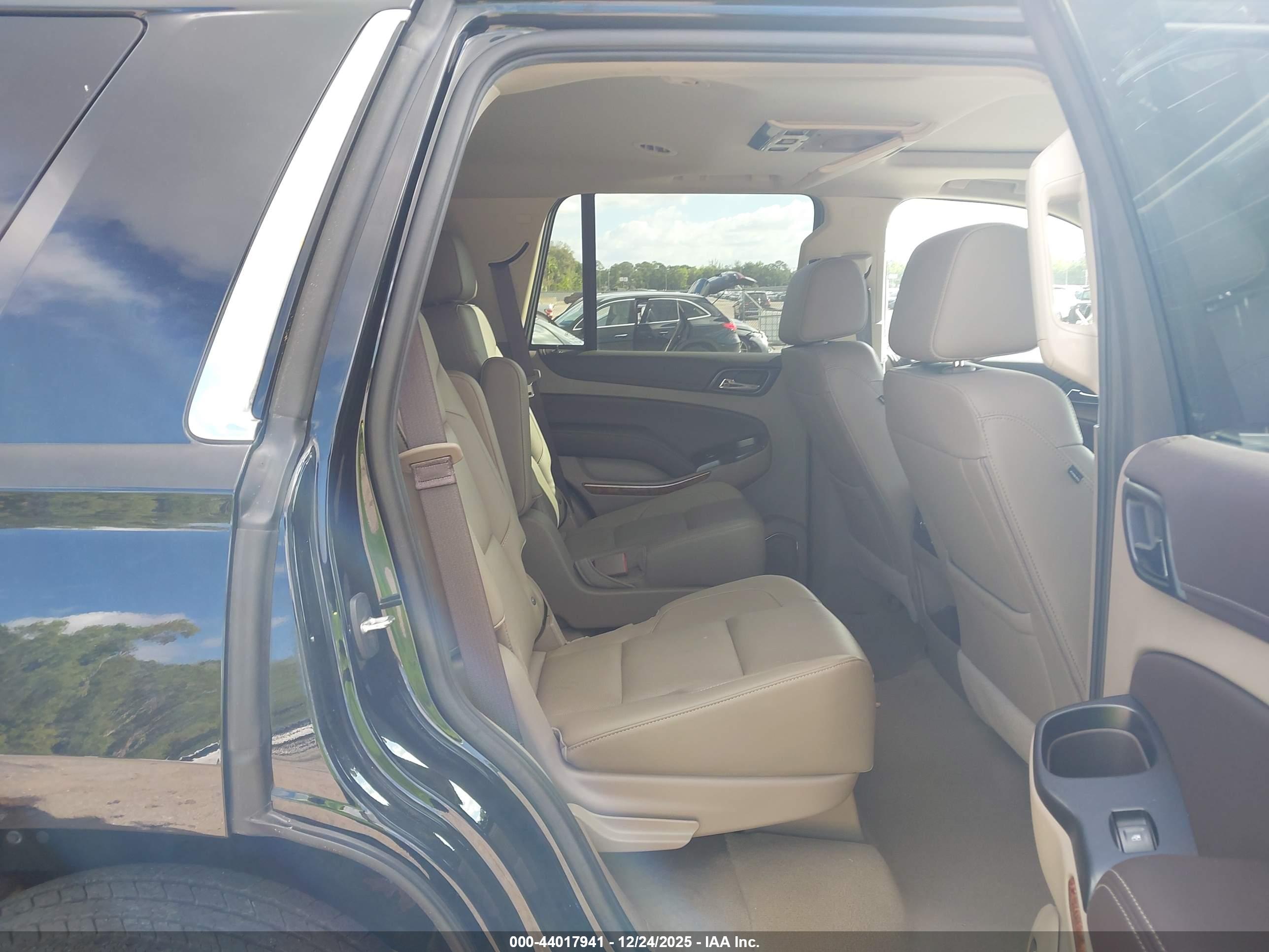 CHEVROLET TAHOE image 8