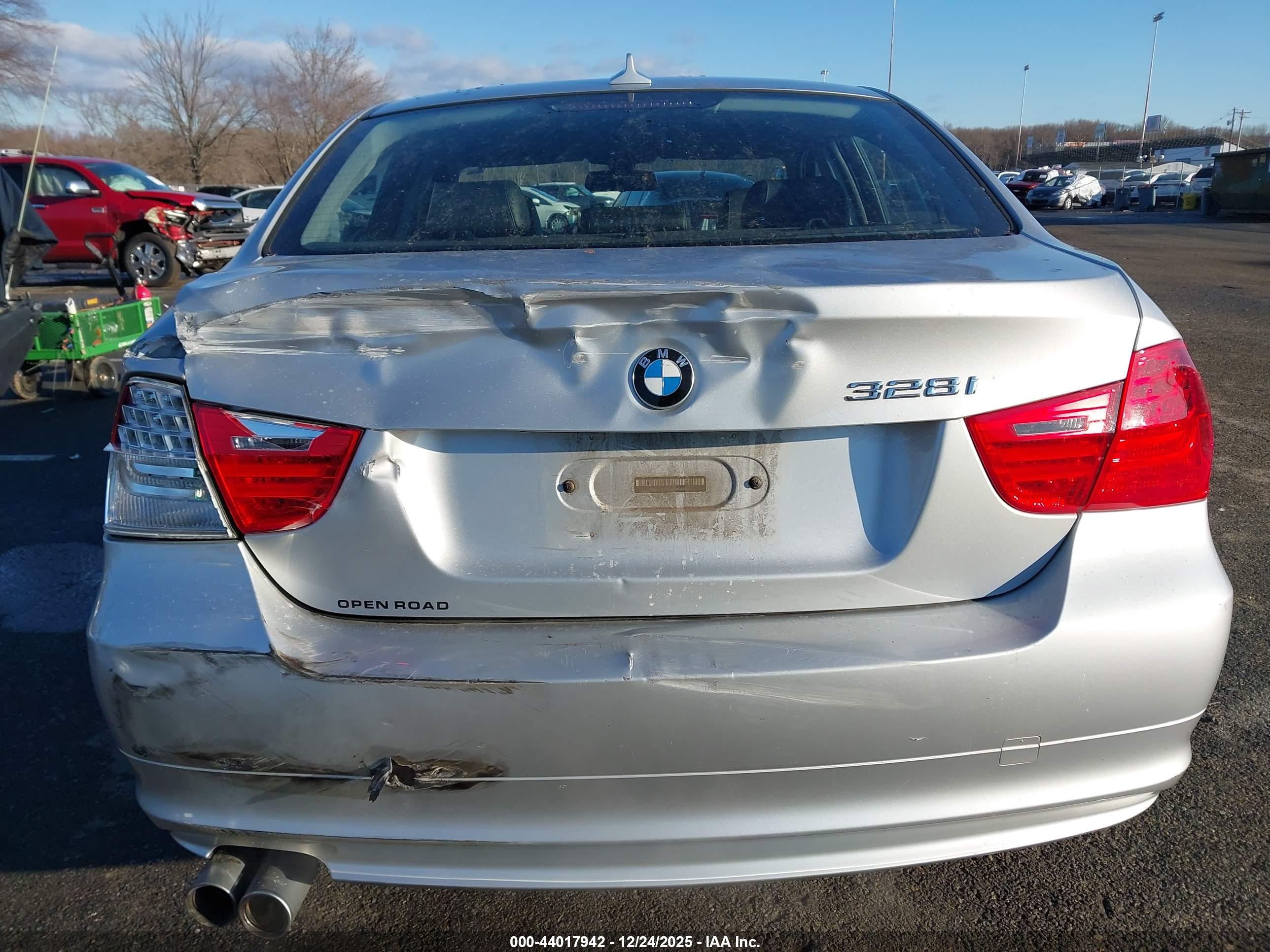BMW 328I image 6