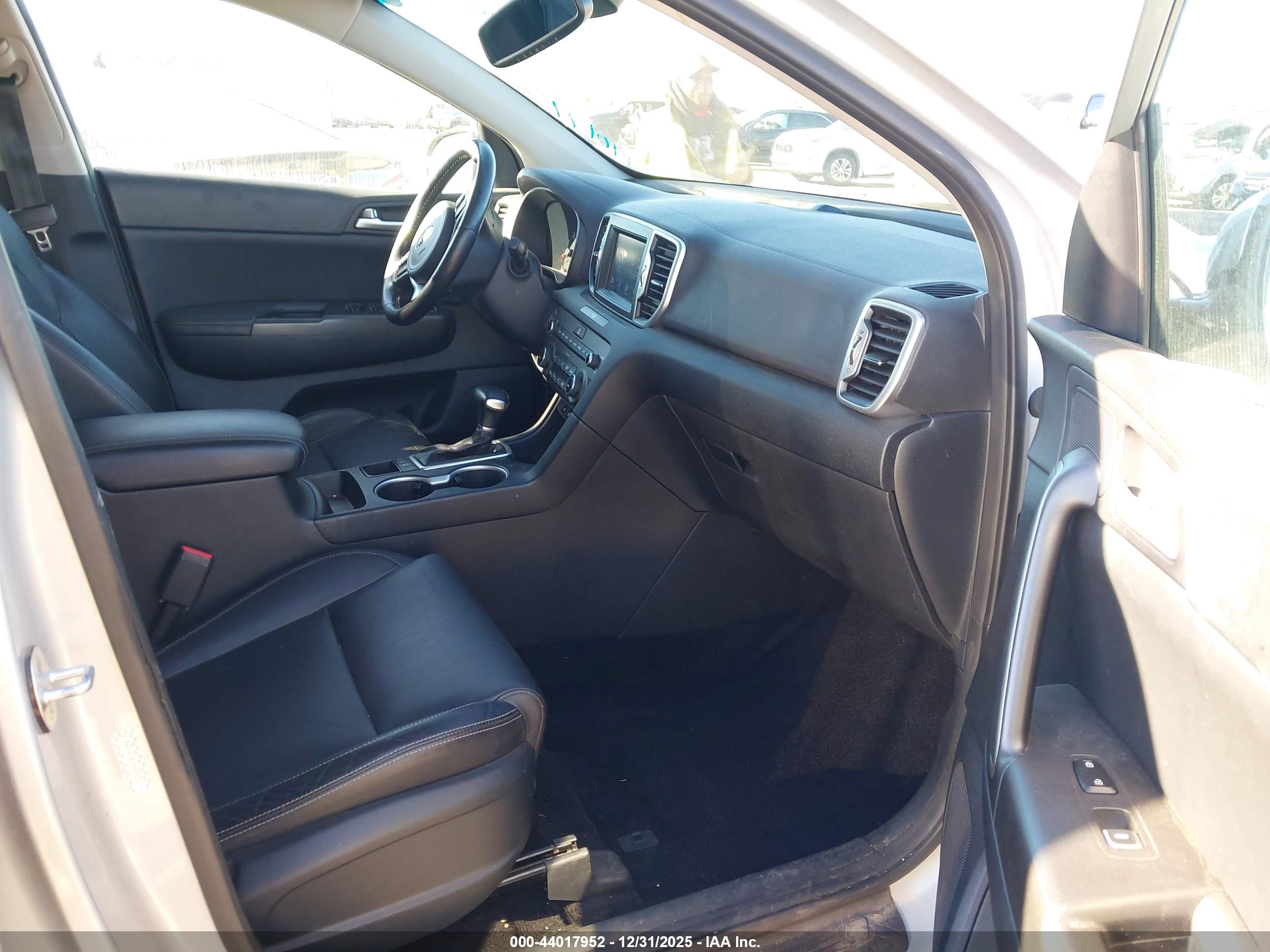 KIA SPORTAGE image 5