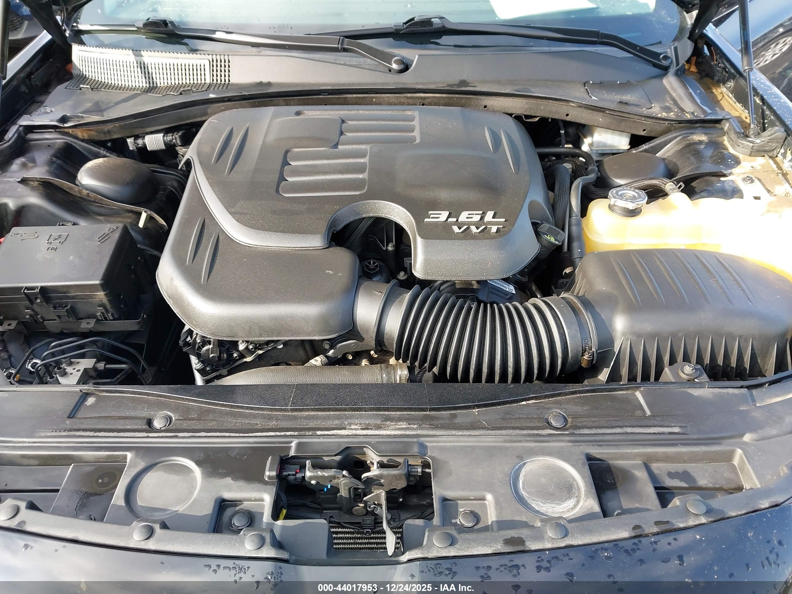 CHRYSLER 300 image 10