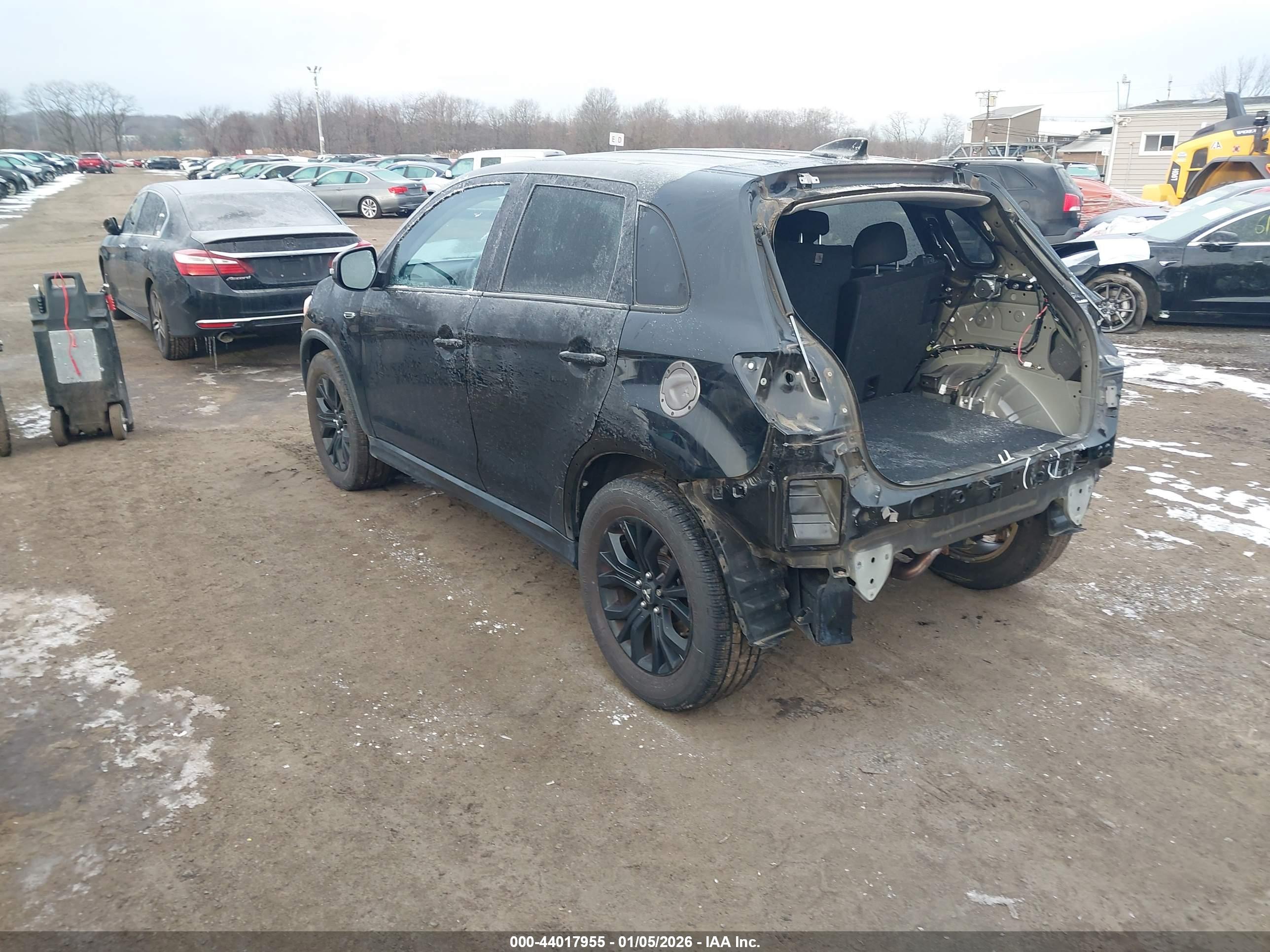 MITSUBISHI OUTLANDER image 3