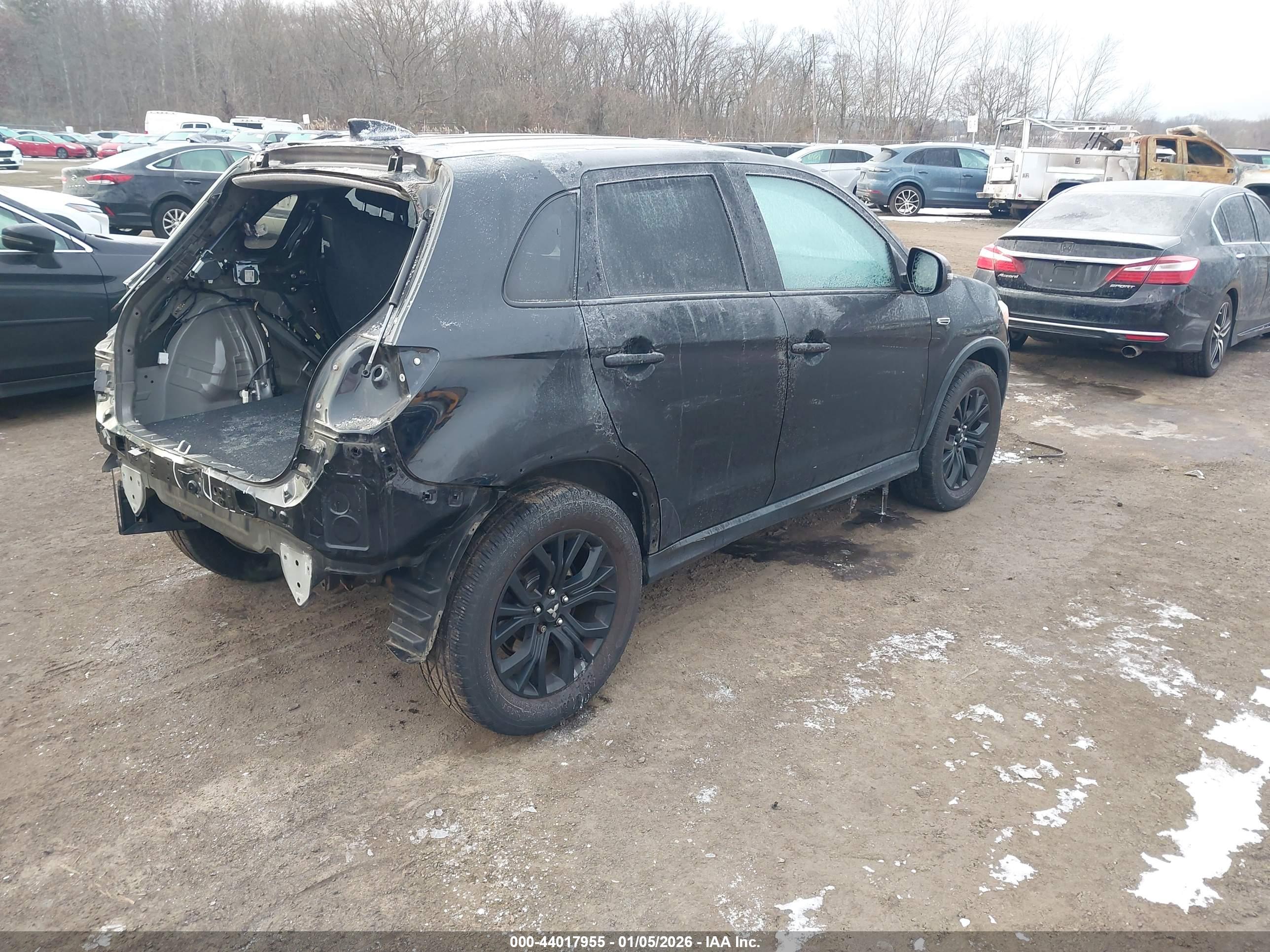 MITSUBISHI OUTLANDER image 4
