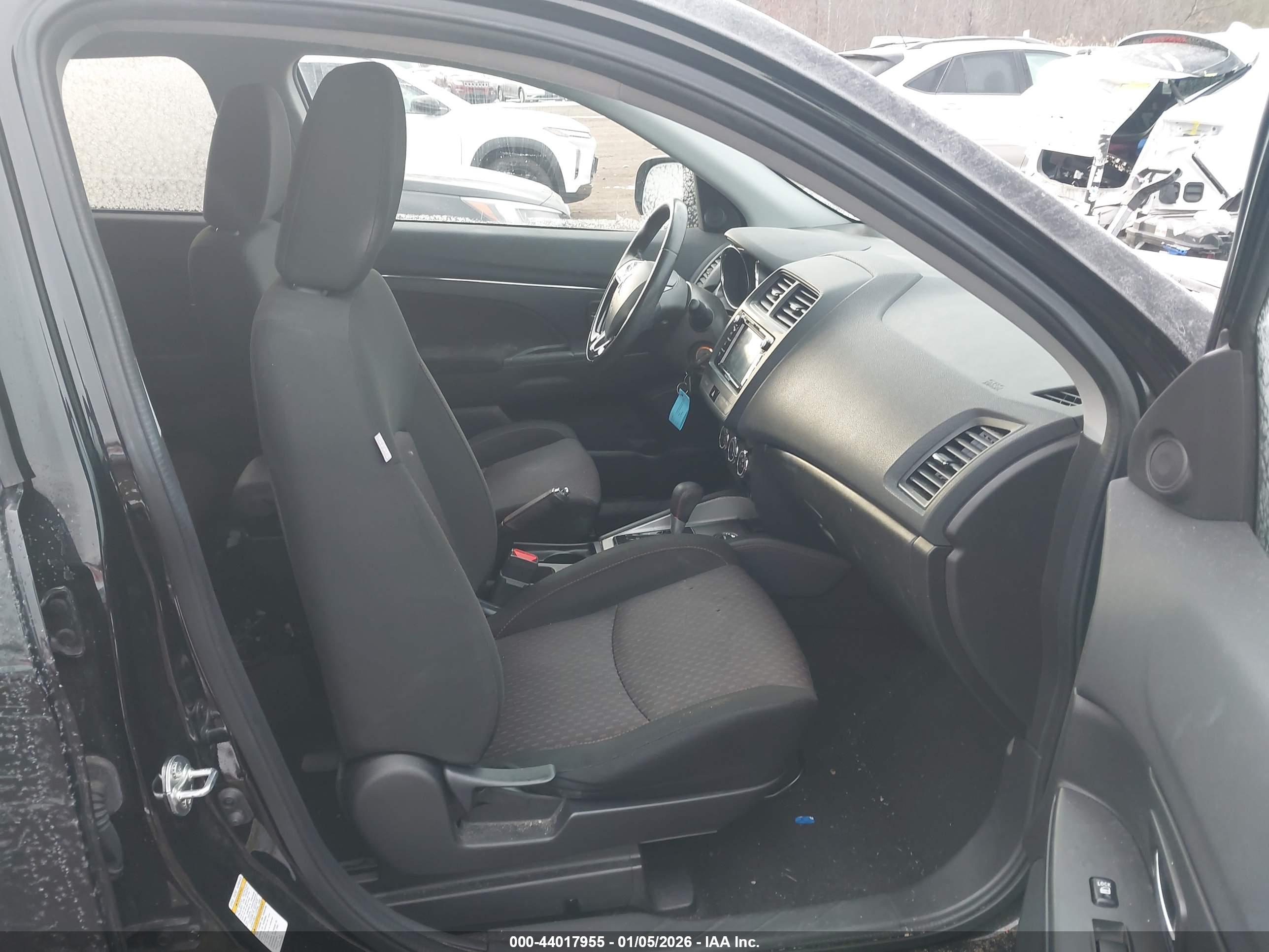 MITSUBISHI OUTLANDER image 5