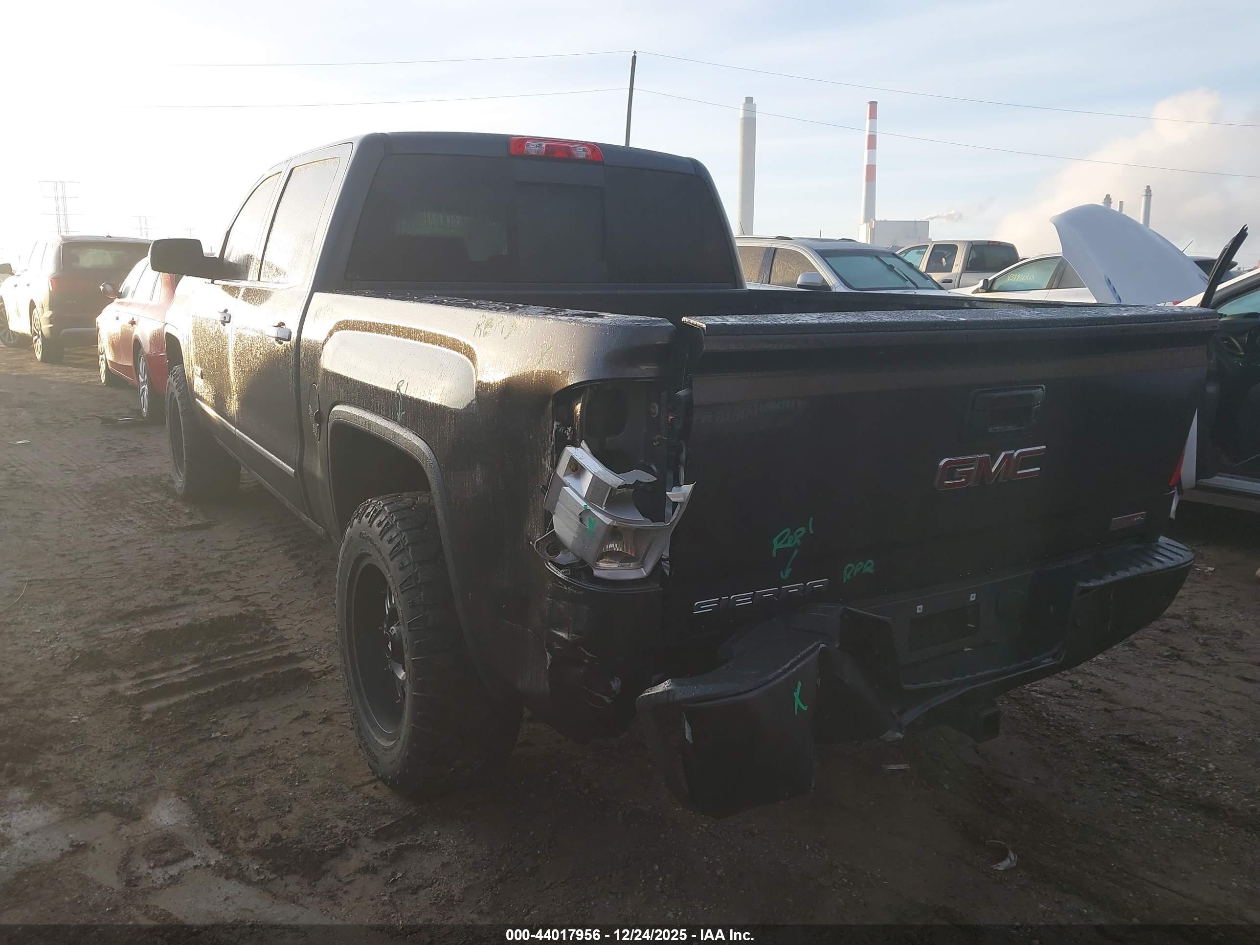 GMC SIERRA image 3