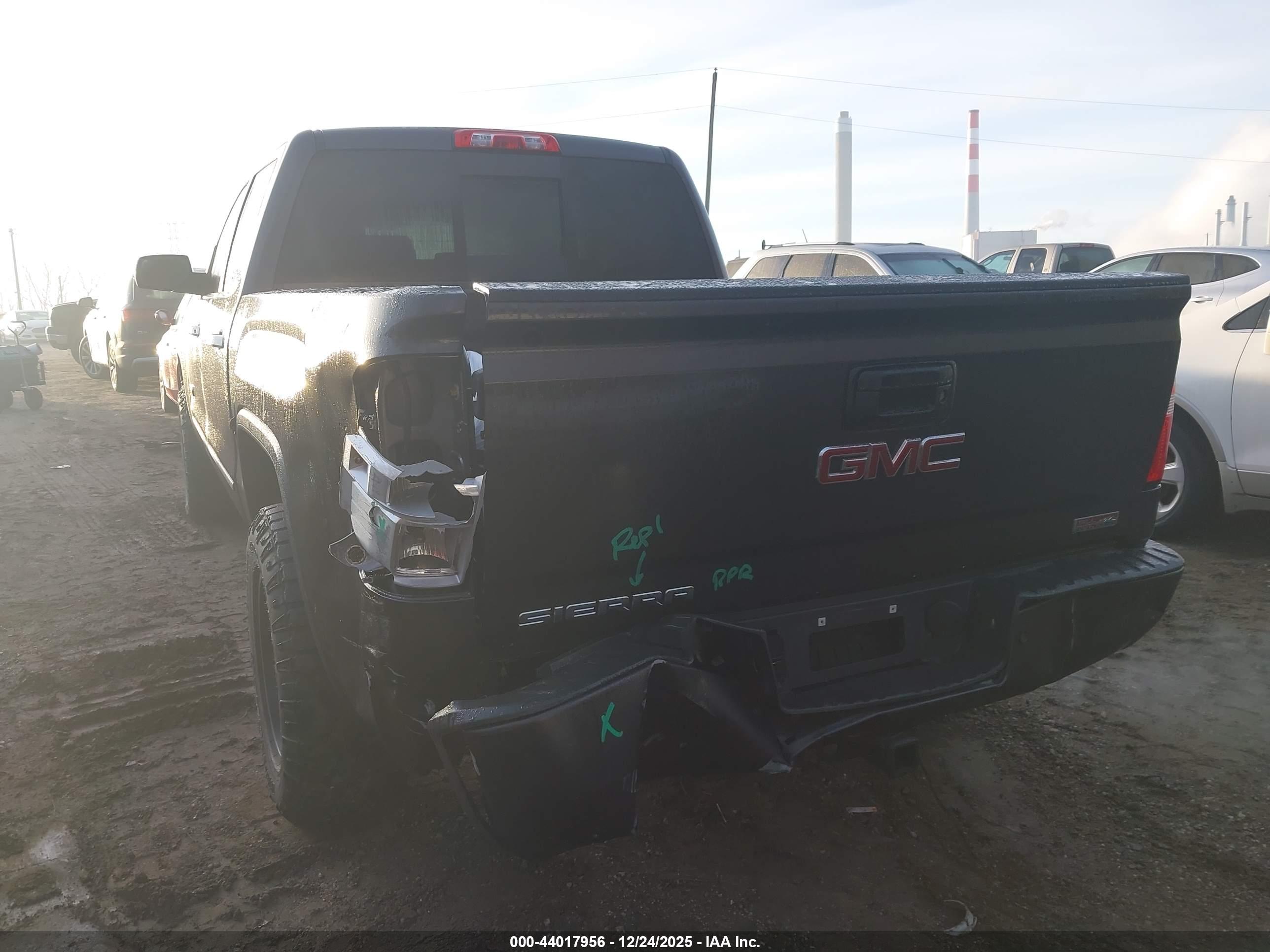 GMC SIERRA image 6