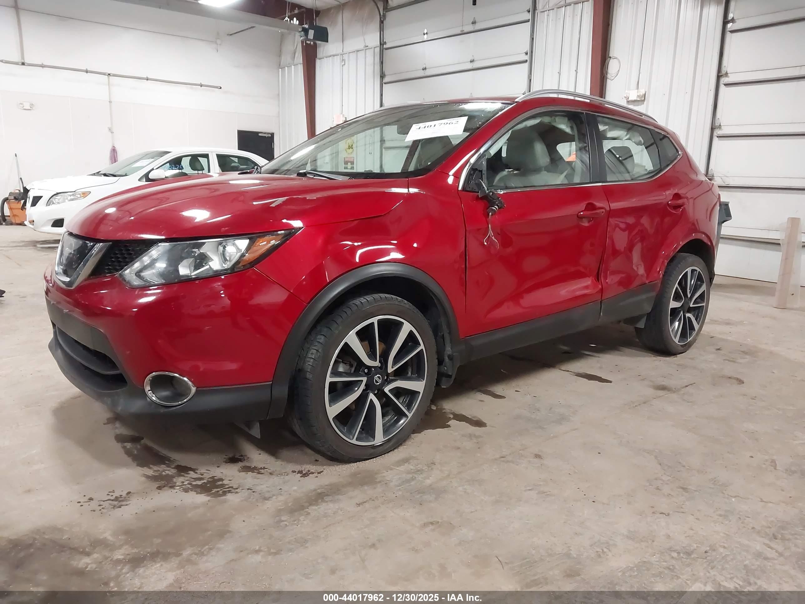 NISSAN ROGUE image 2