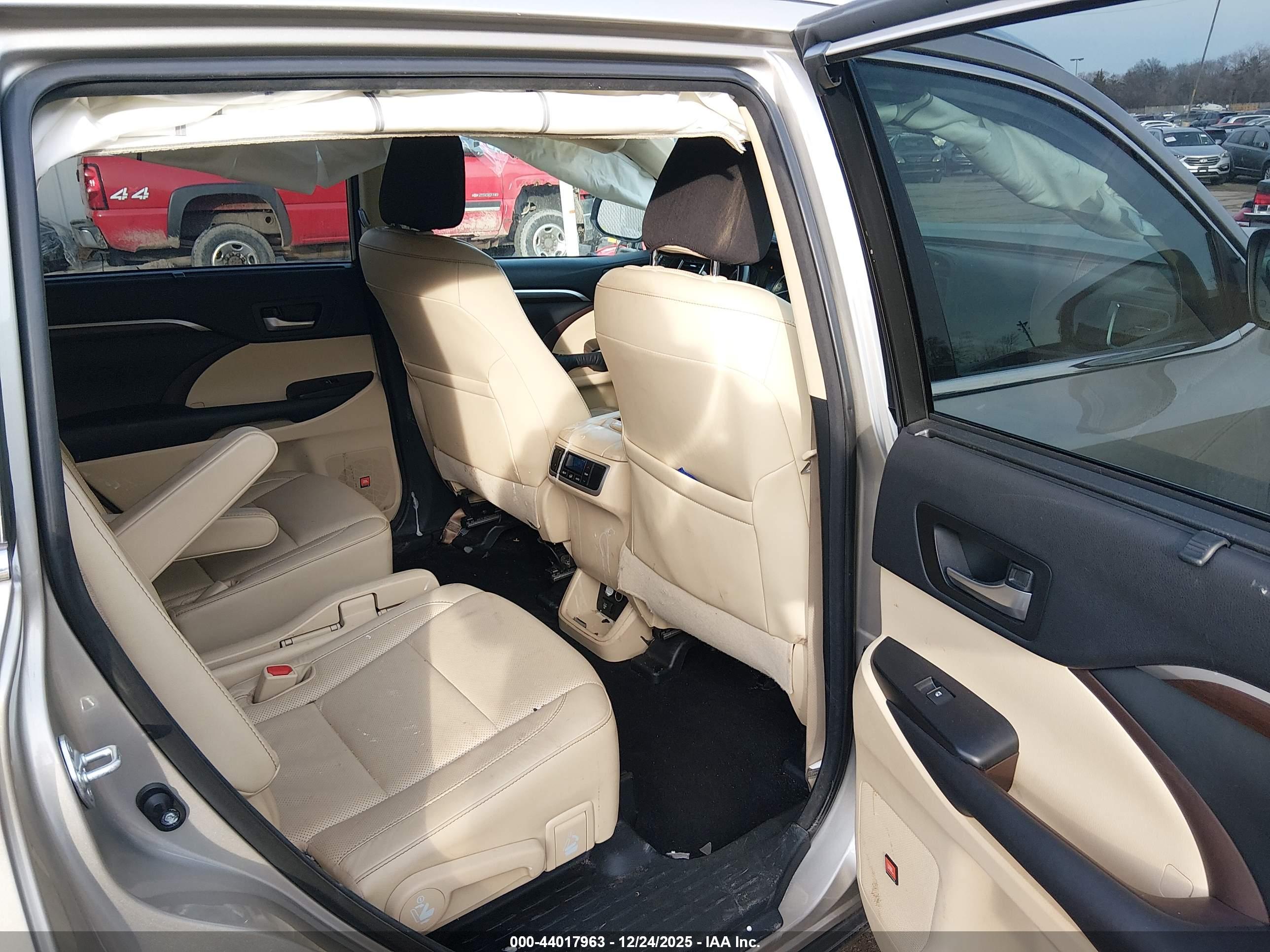 TOYOTA HIGHLANDER image 8