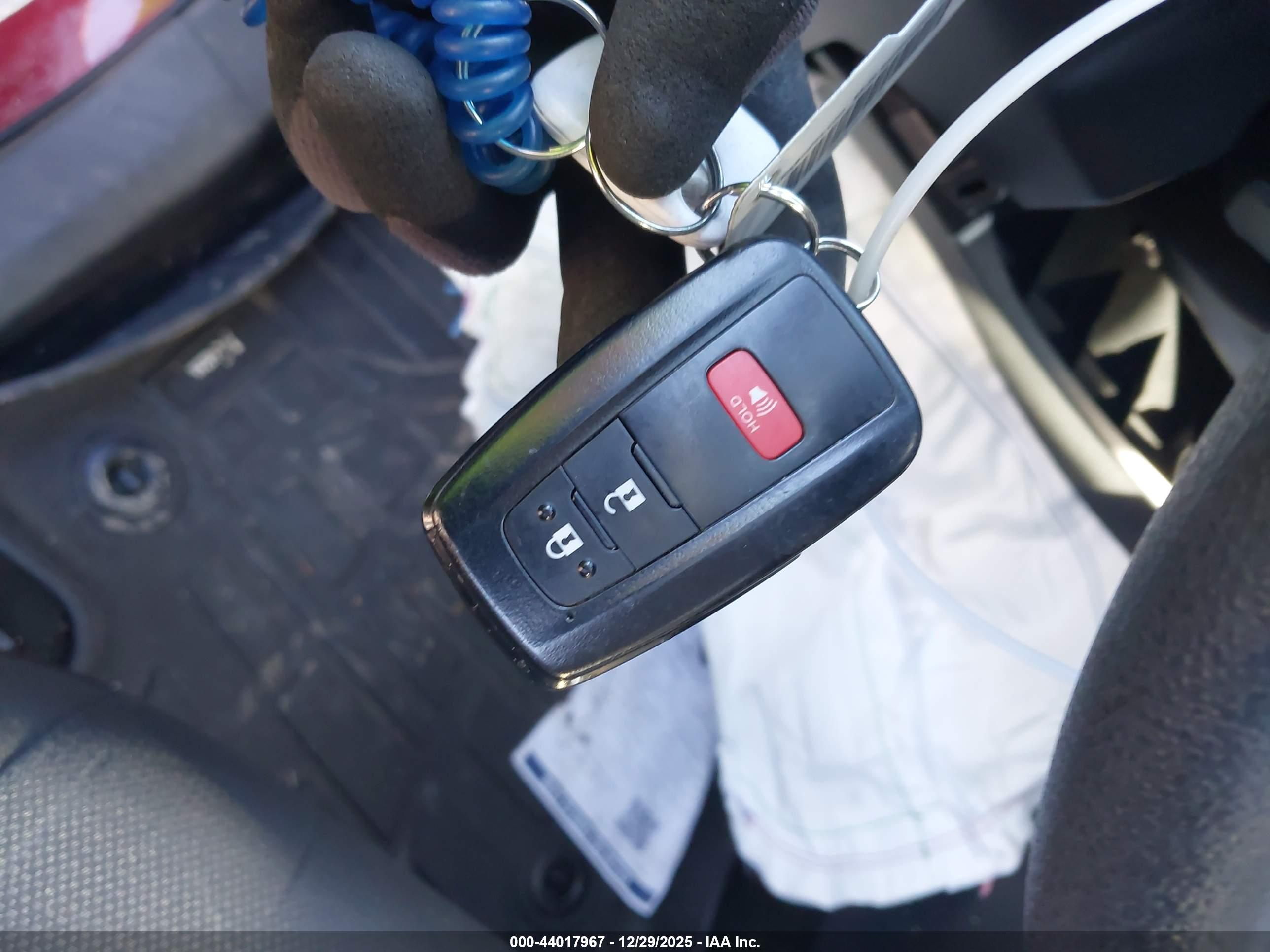TOYOTA RAV4 image 11