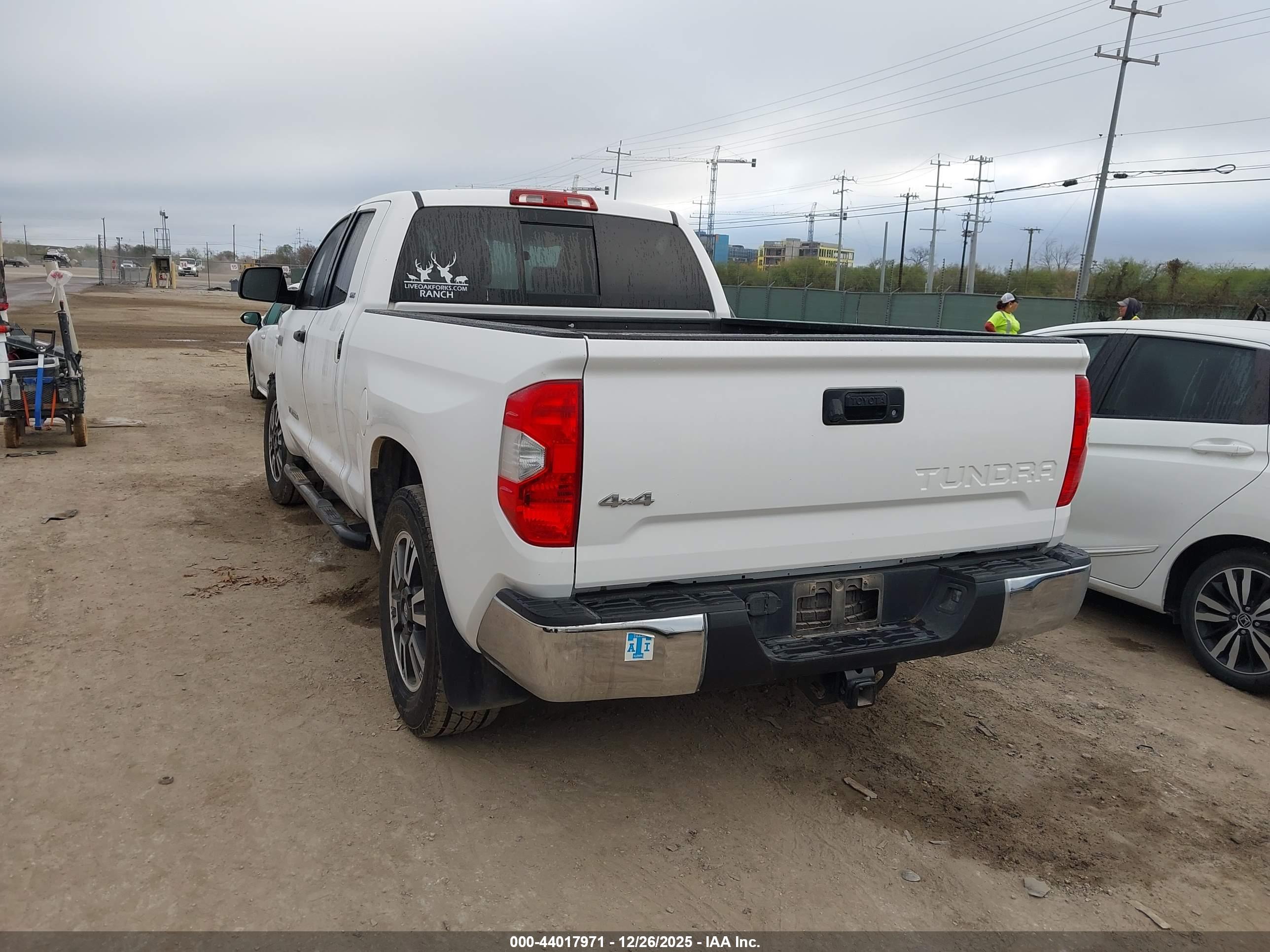 TOYOTA TUNDRA image 3