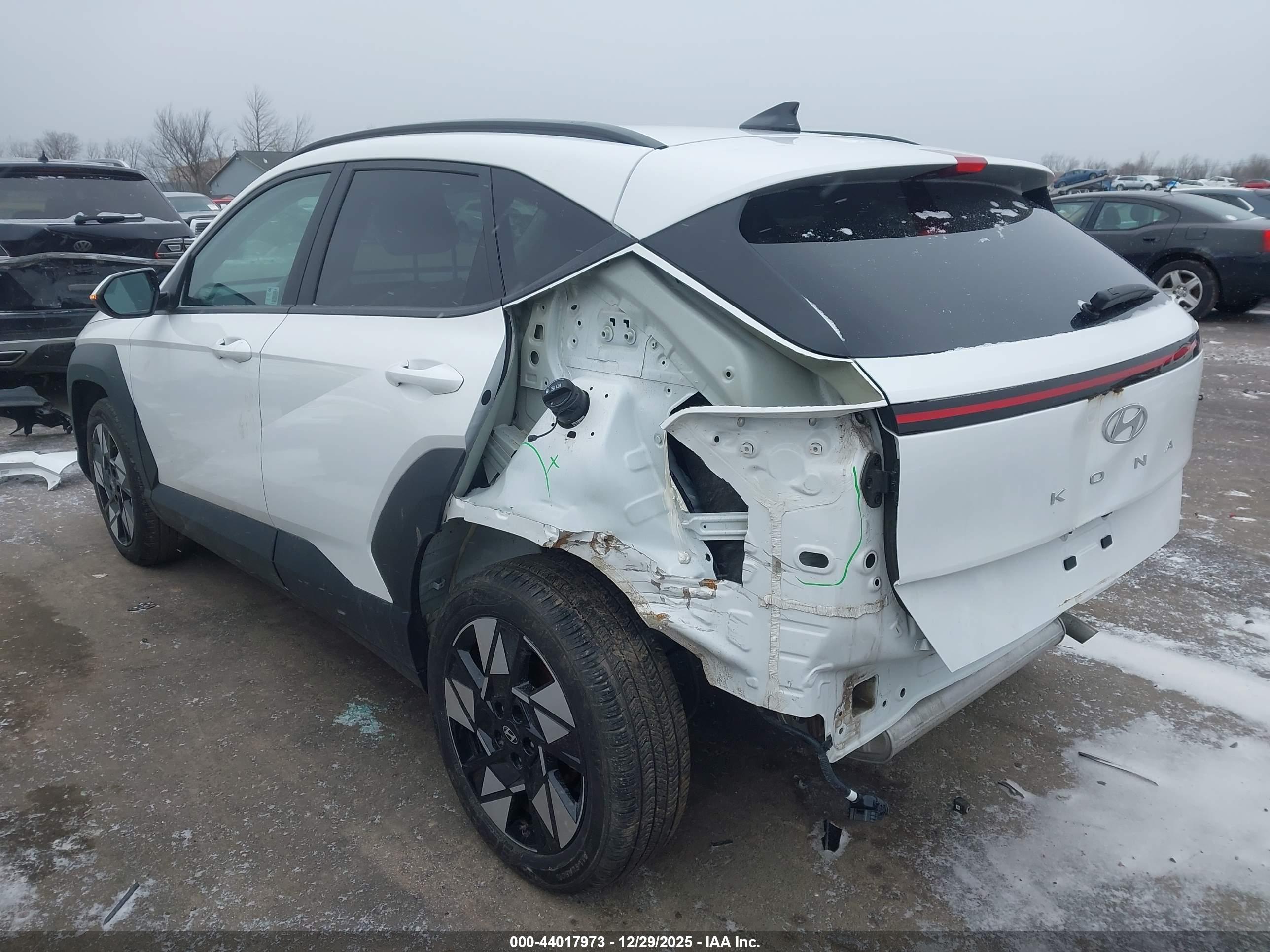 HYUNDAI KONA image 3