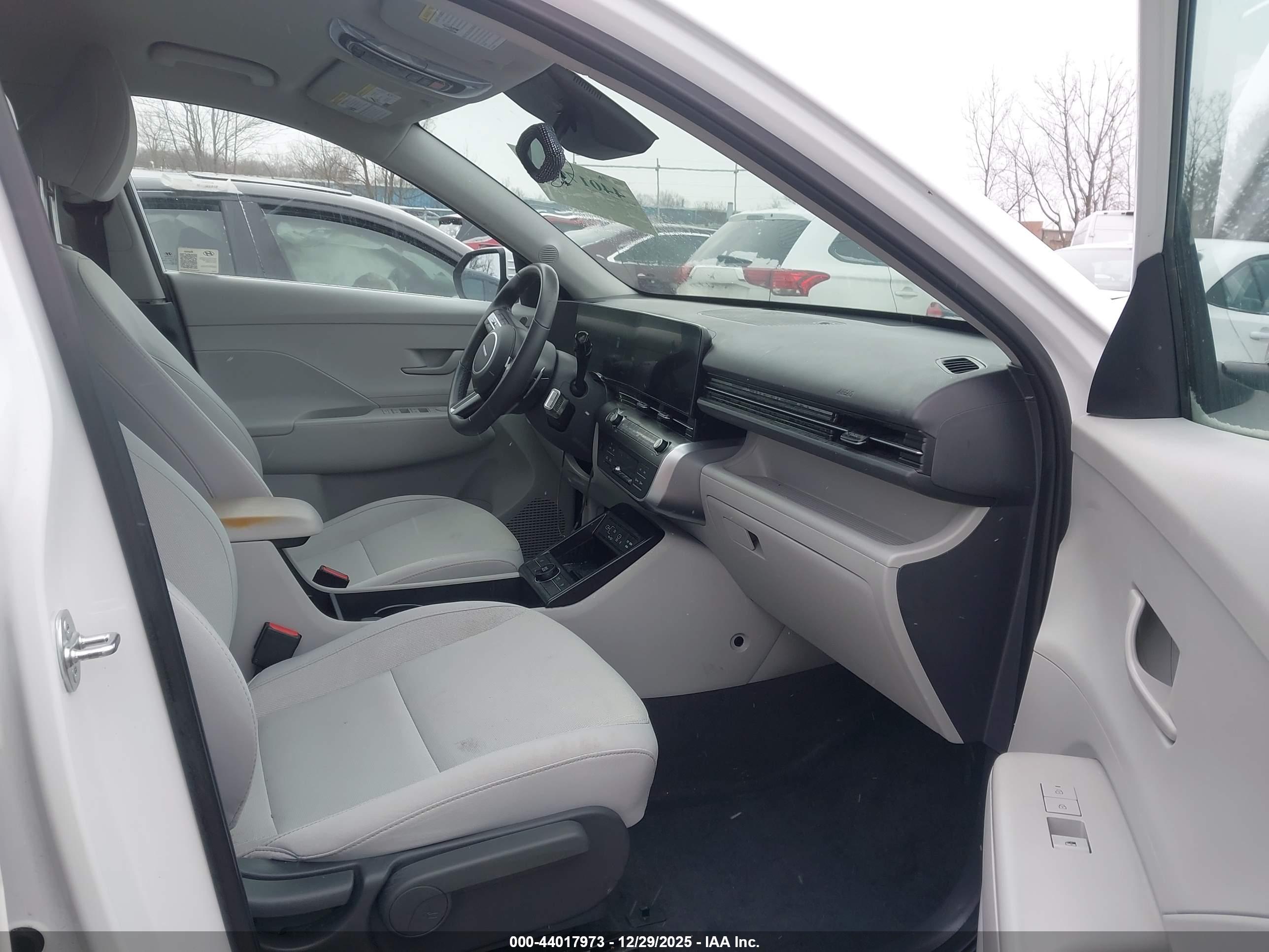 HYUNDAI KONA image 5