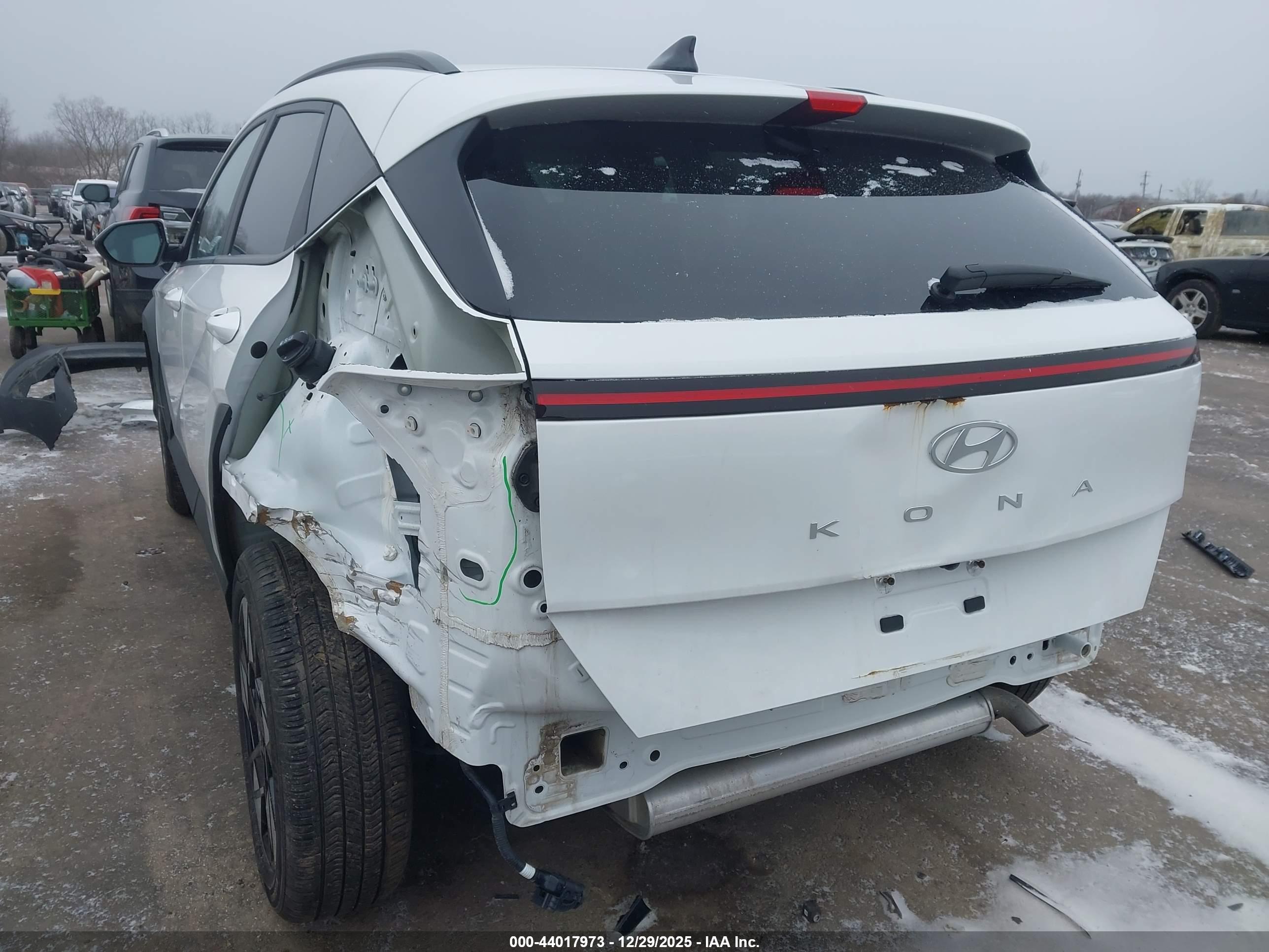 HYUNDAI KONA image 6