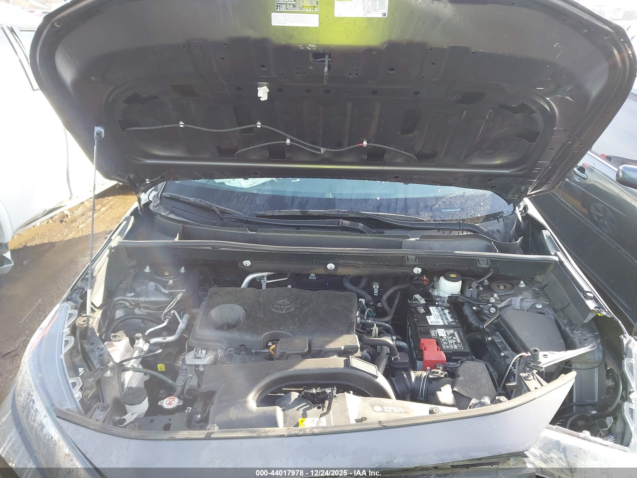 TOYOTA RAV4 image 10