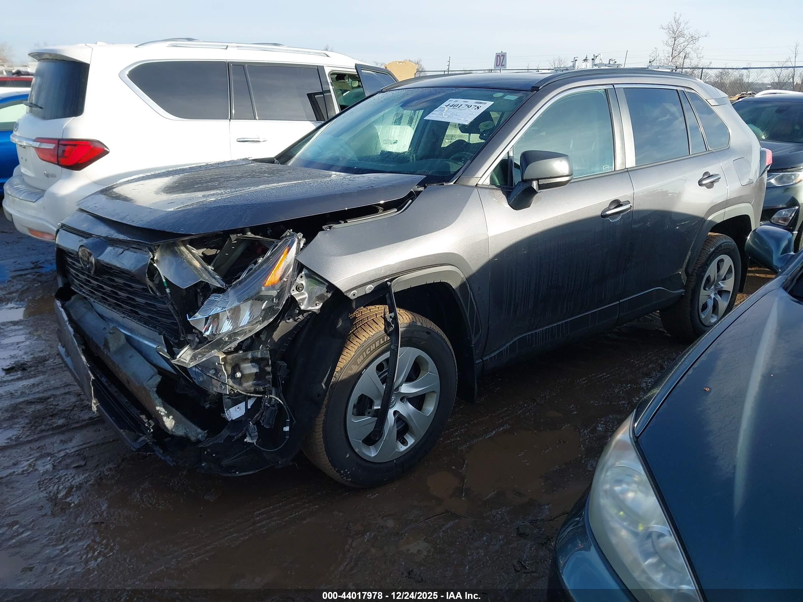TOYOTA RAV4 image 2