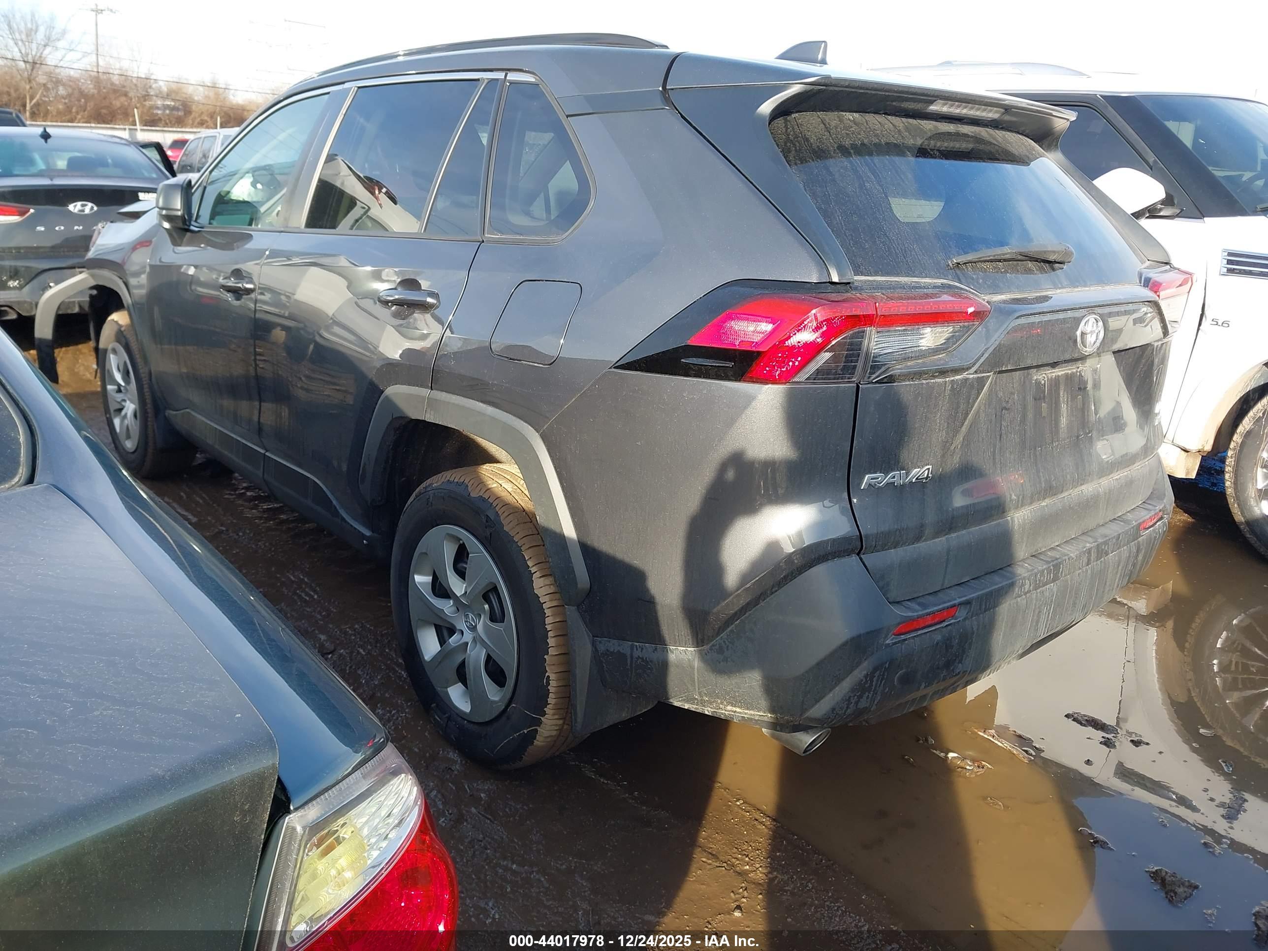 TOYOTA RAV4 image 3