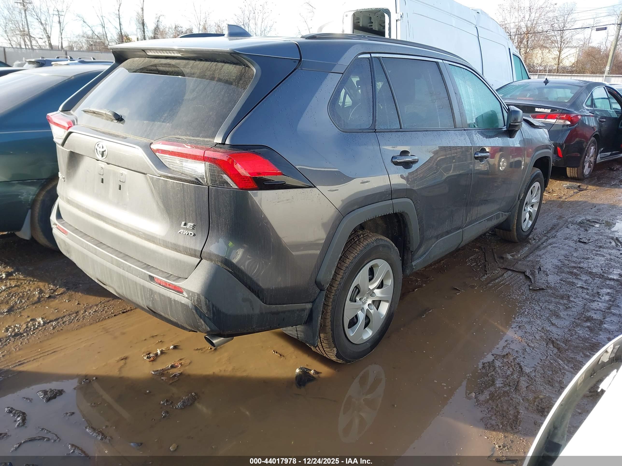 TOYOTA RAV4 image 4
