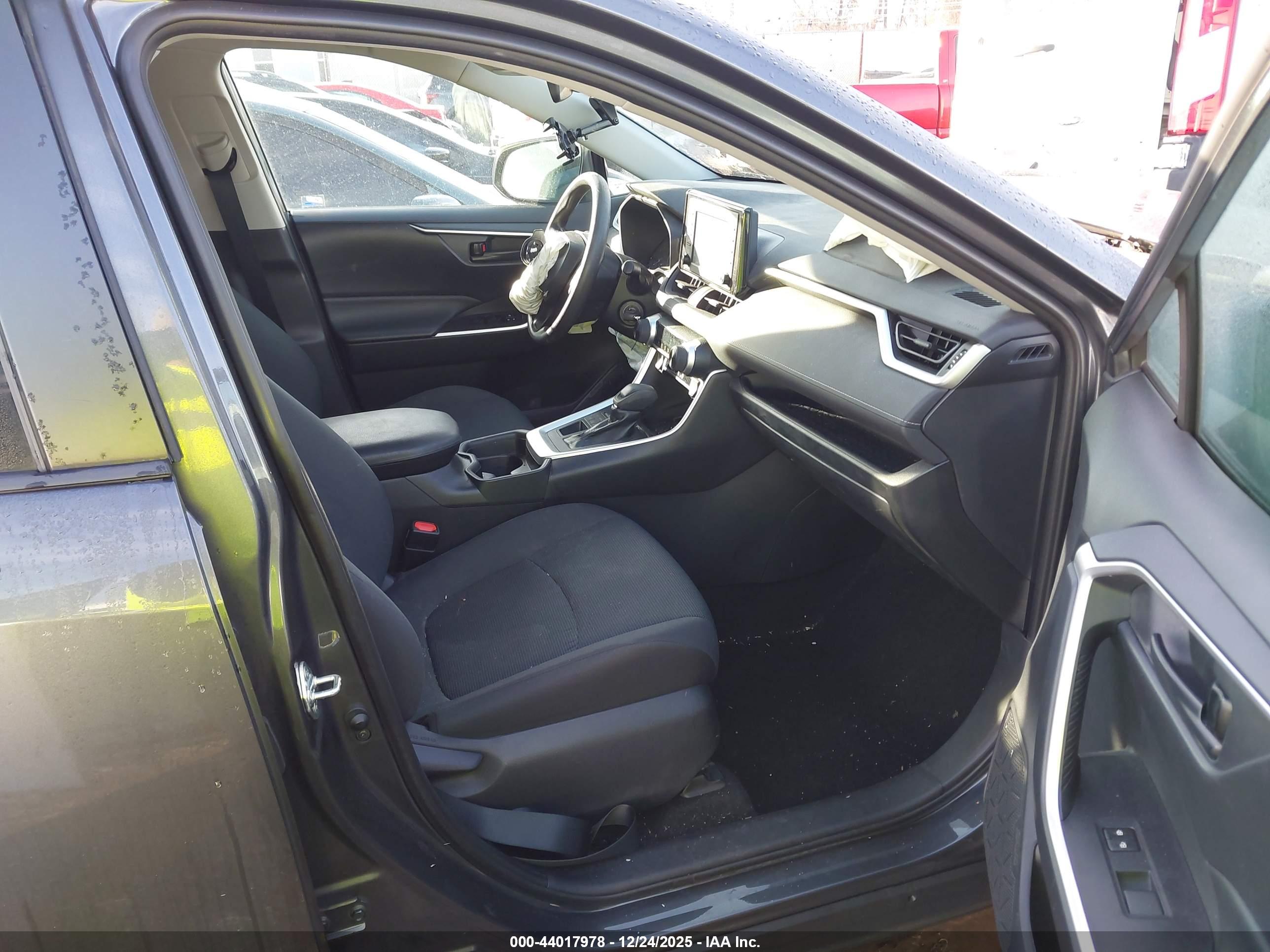 TOYOTA RAV4 image 5