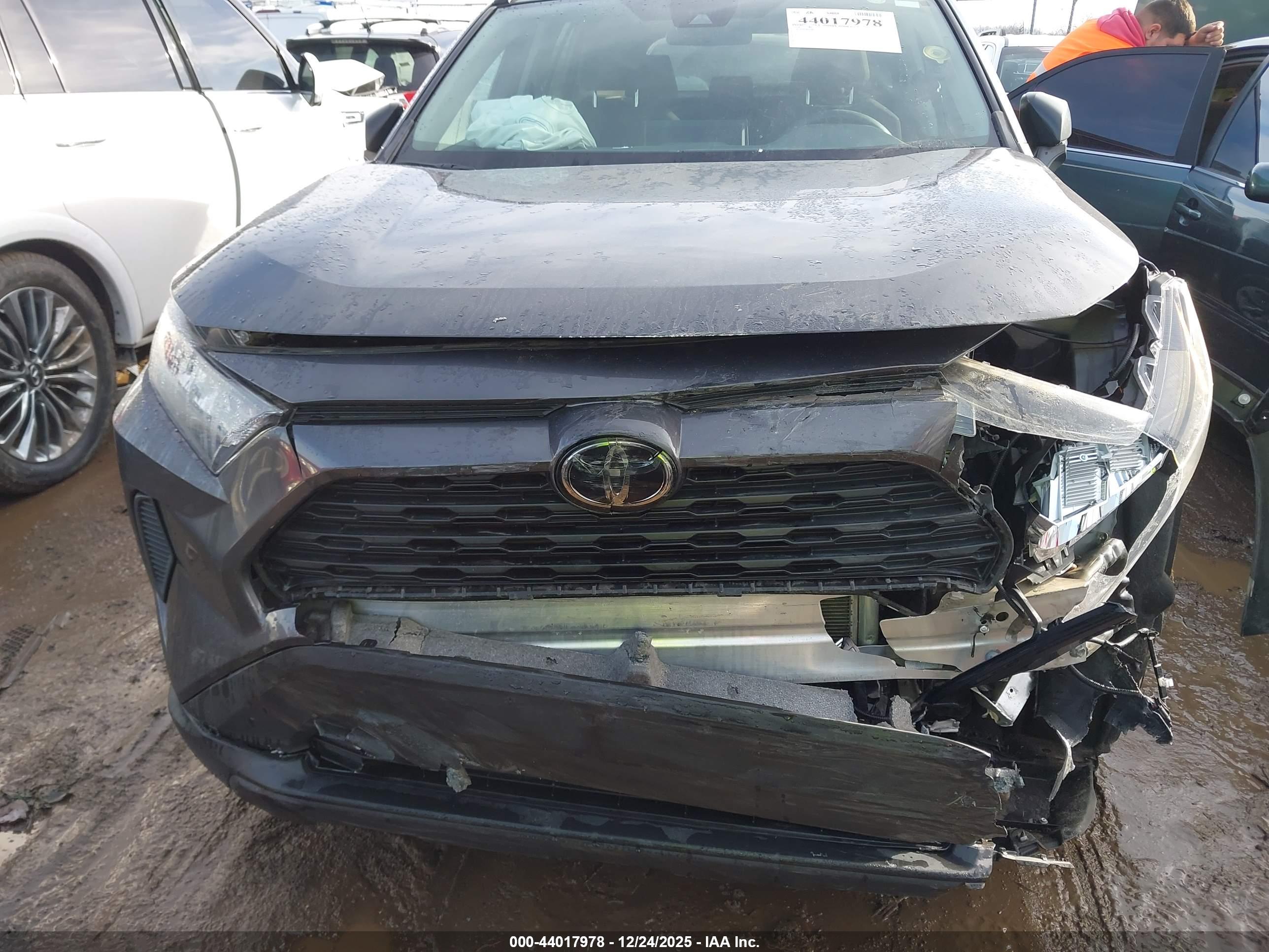TOYOTA RAV4 image 6
