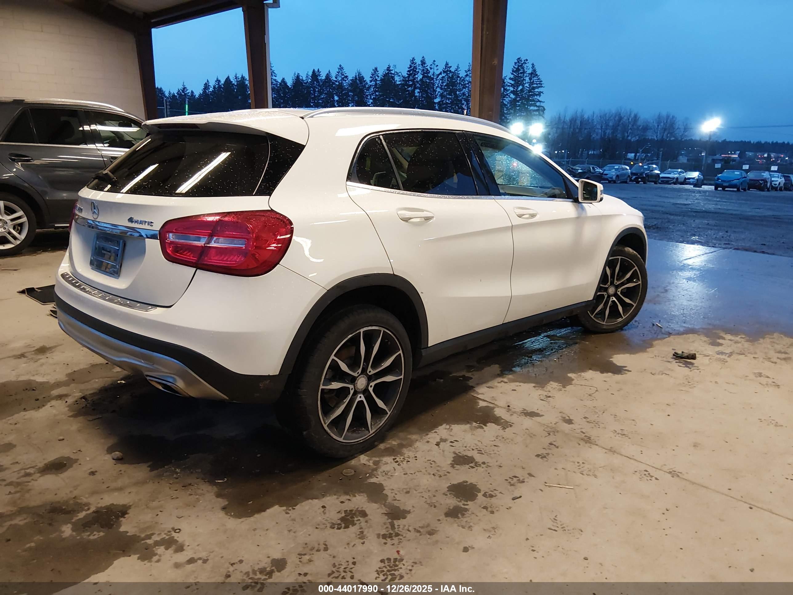 MERCEDES-BENZ GLA image 4