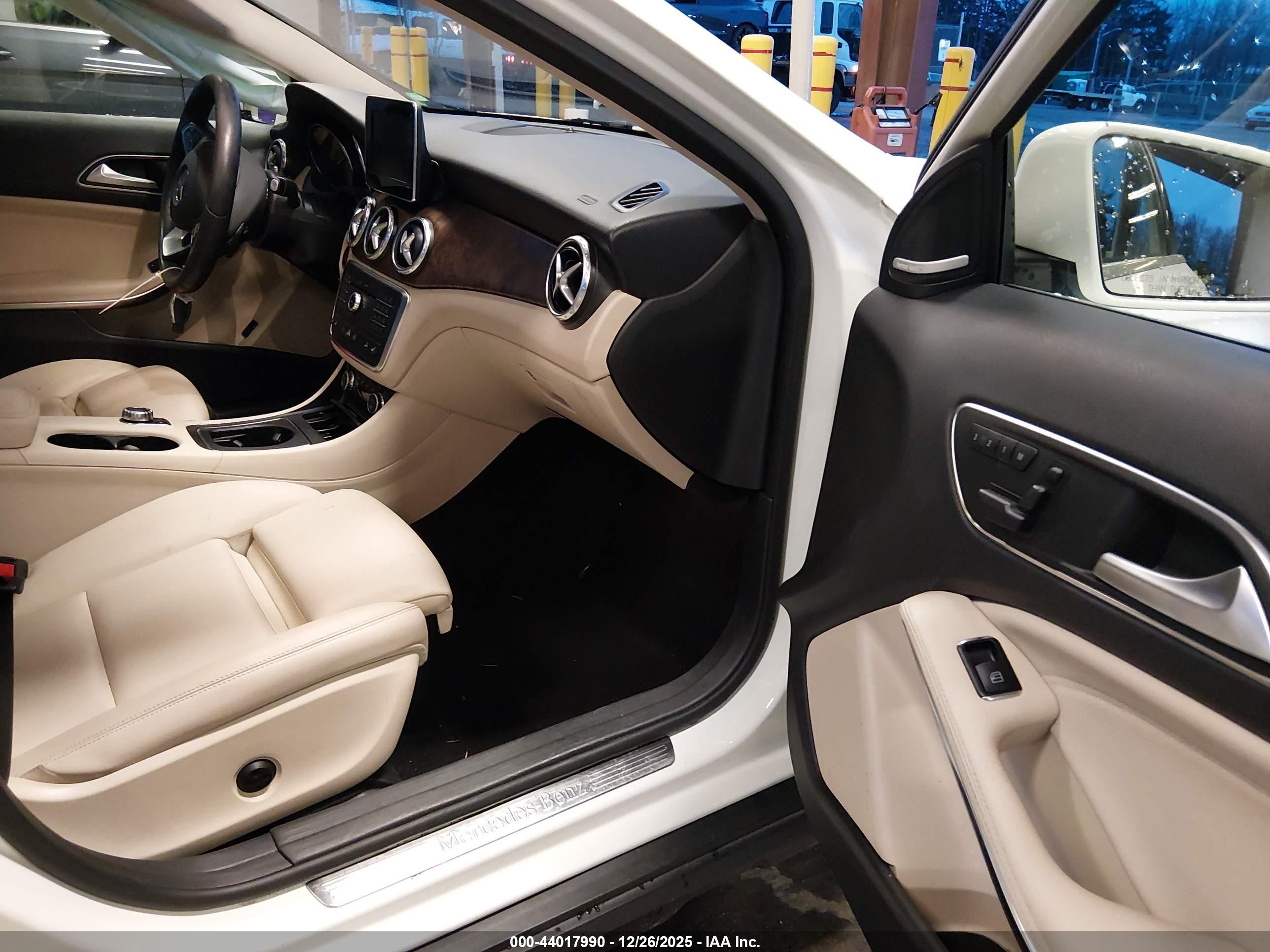 MERCEDES-BENZ GLA image 5