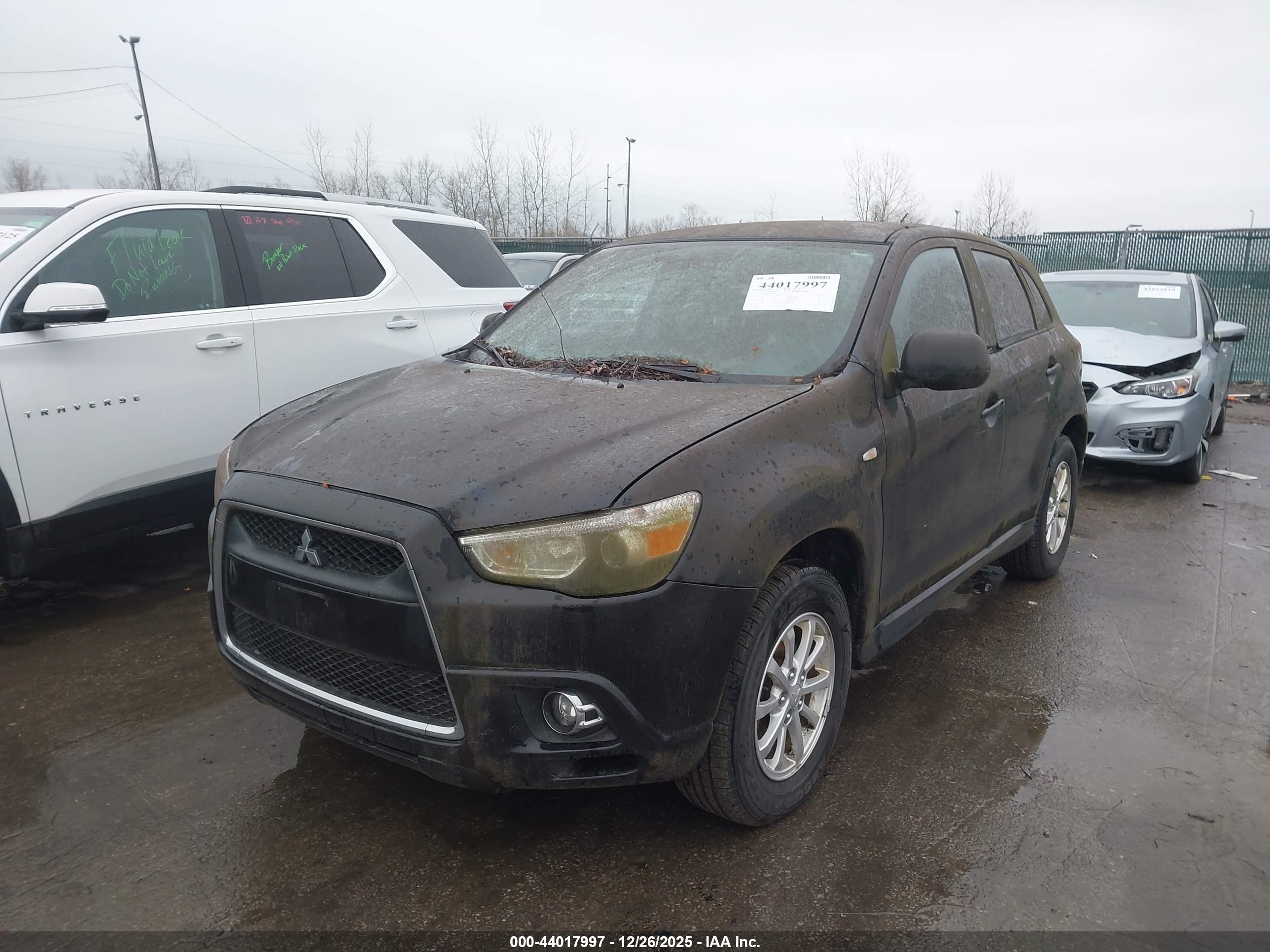 MITSUBISHI OUTLANDER image 2