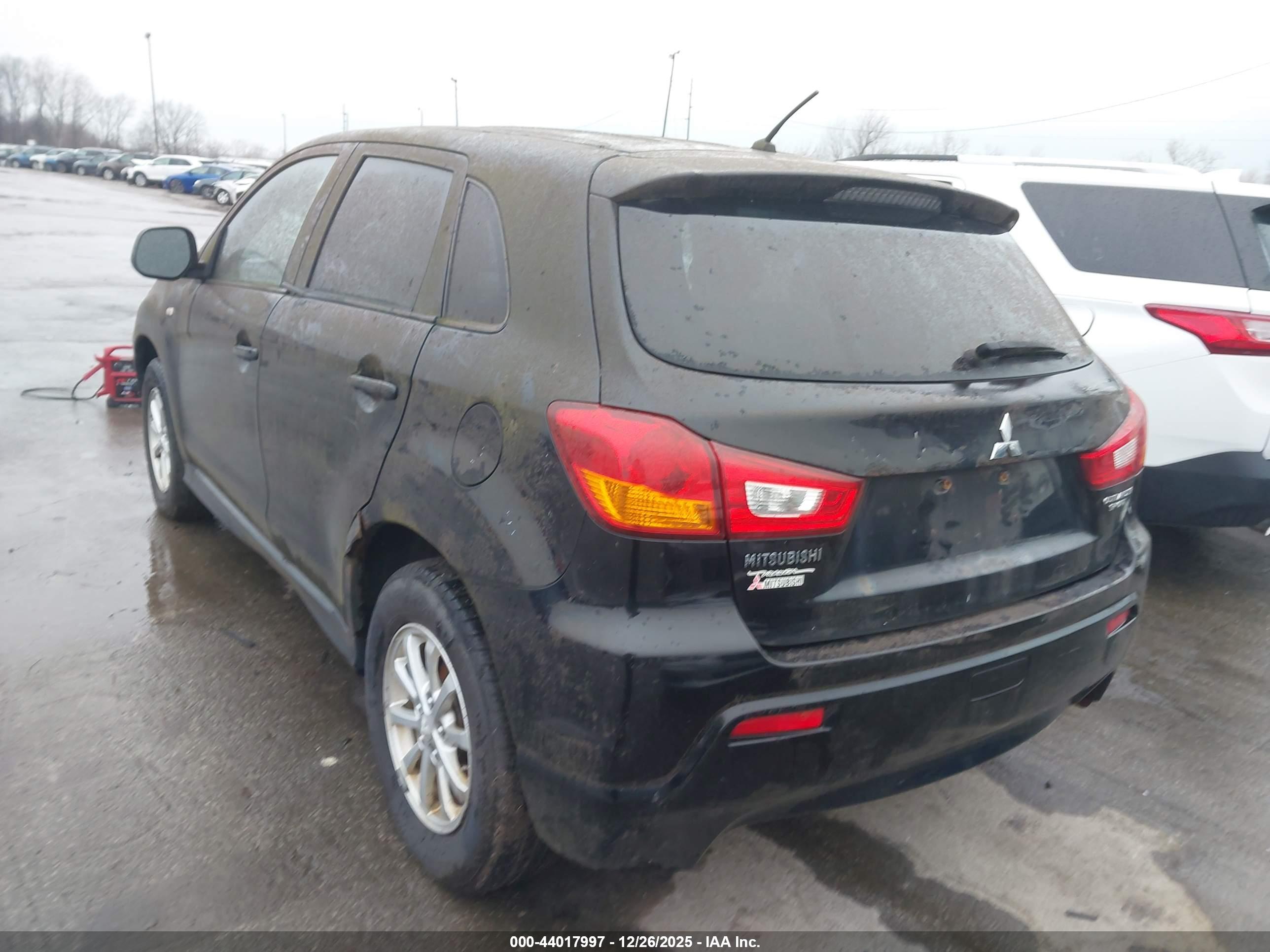 MITSUBISHI OUTLANDER image 3