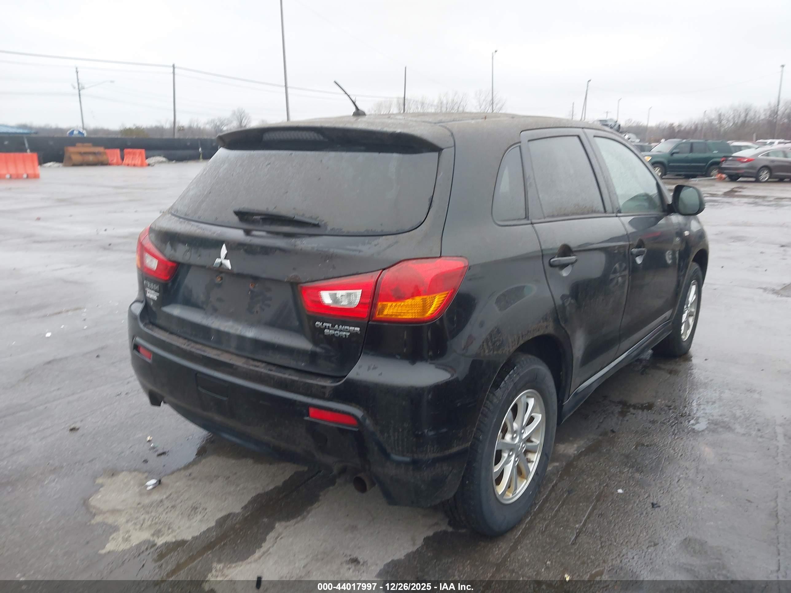 MITSUBISHI OUTLANDER image 4