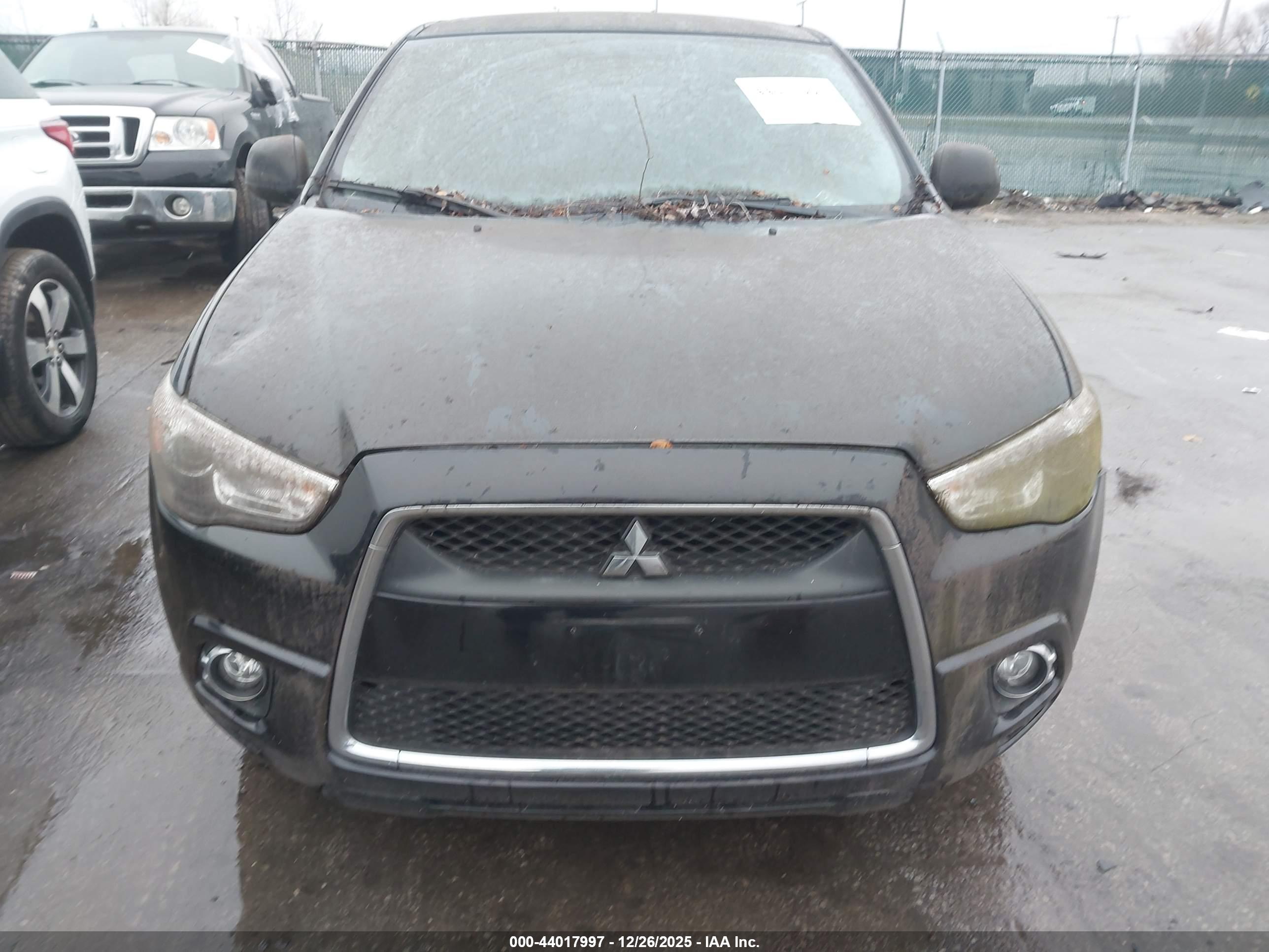 MITSUBISHI OUTLANDER image 6