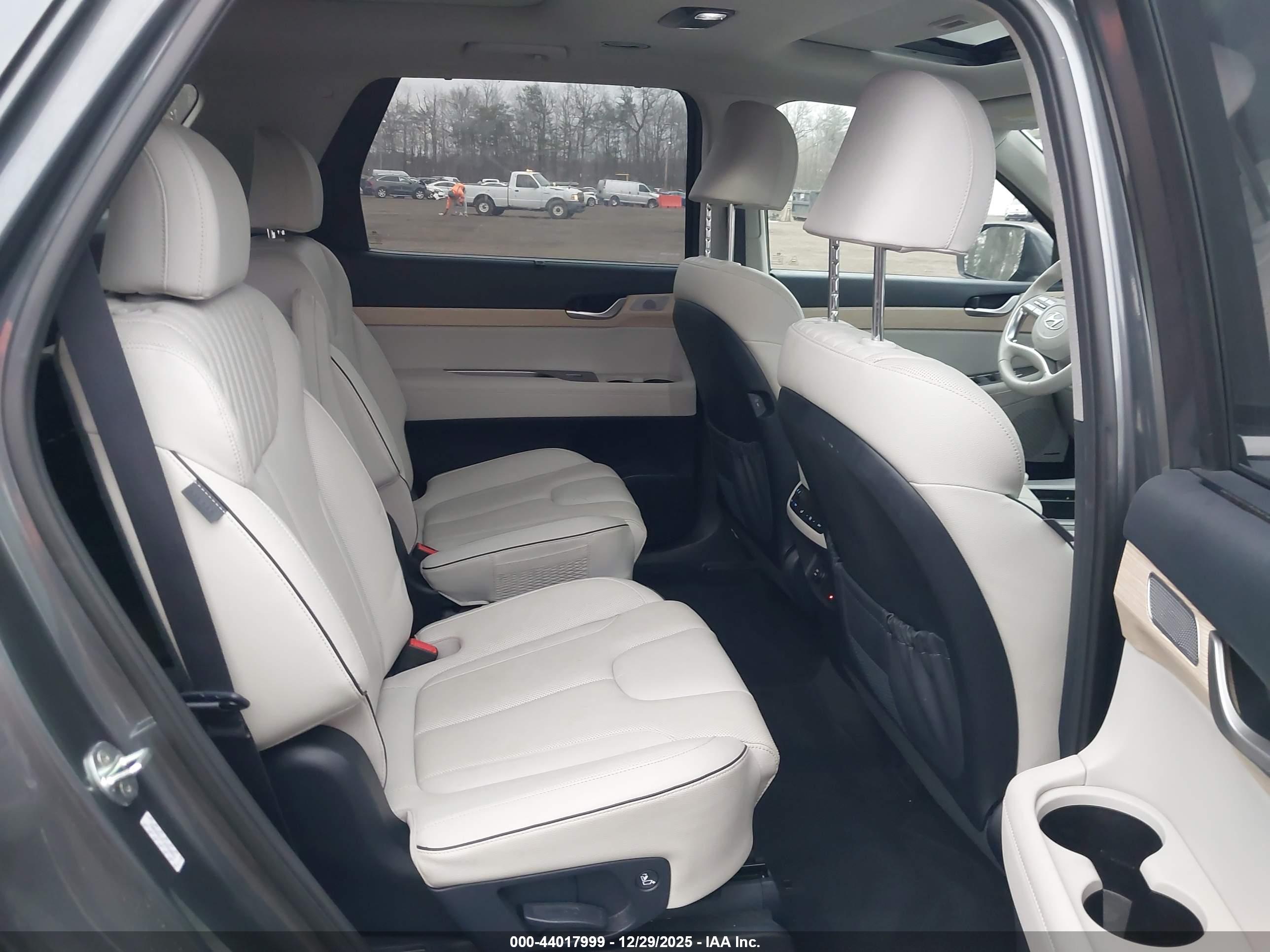 HYUNDAI PALISADE image 8