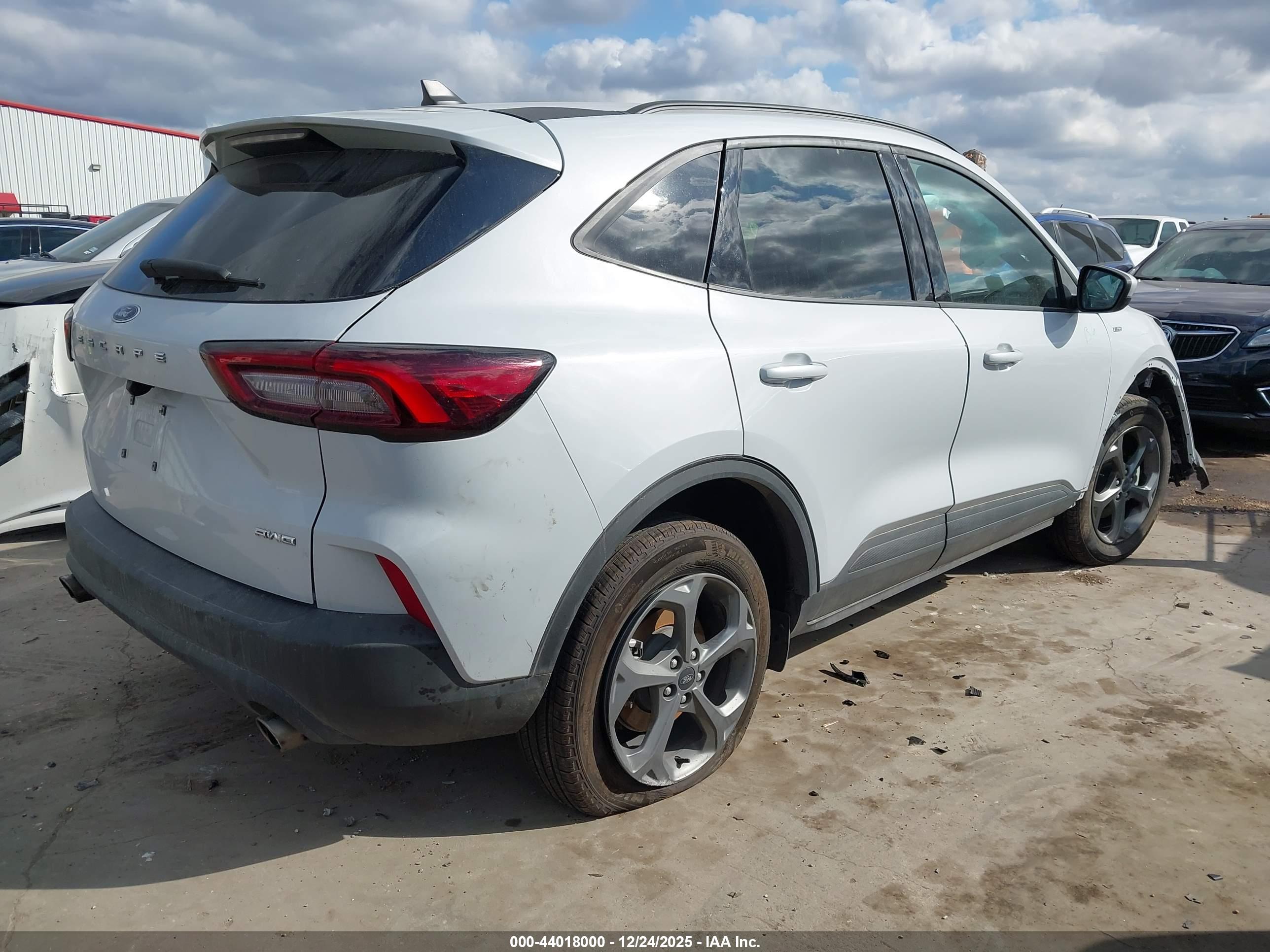 FORD ESCAPE image 4