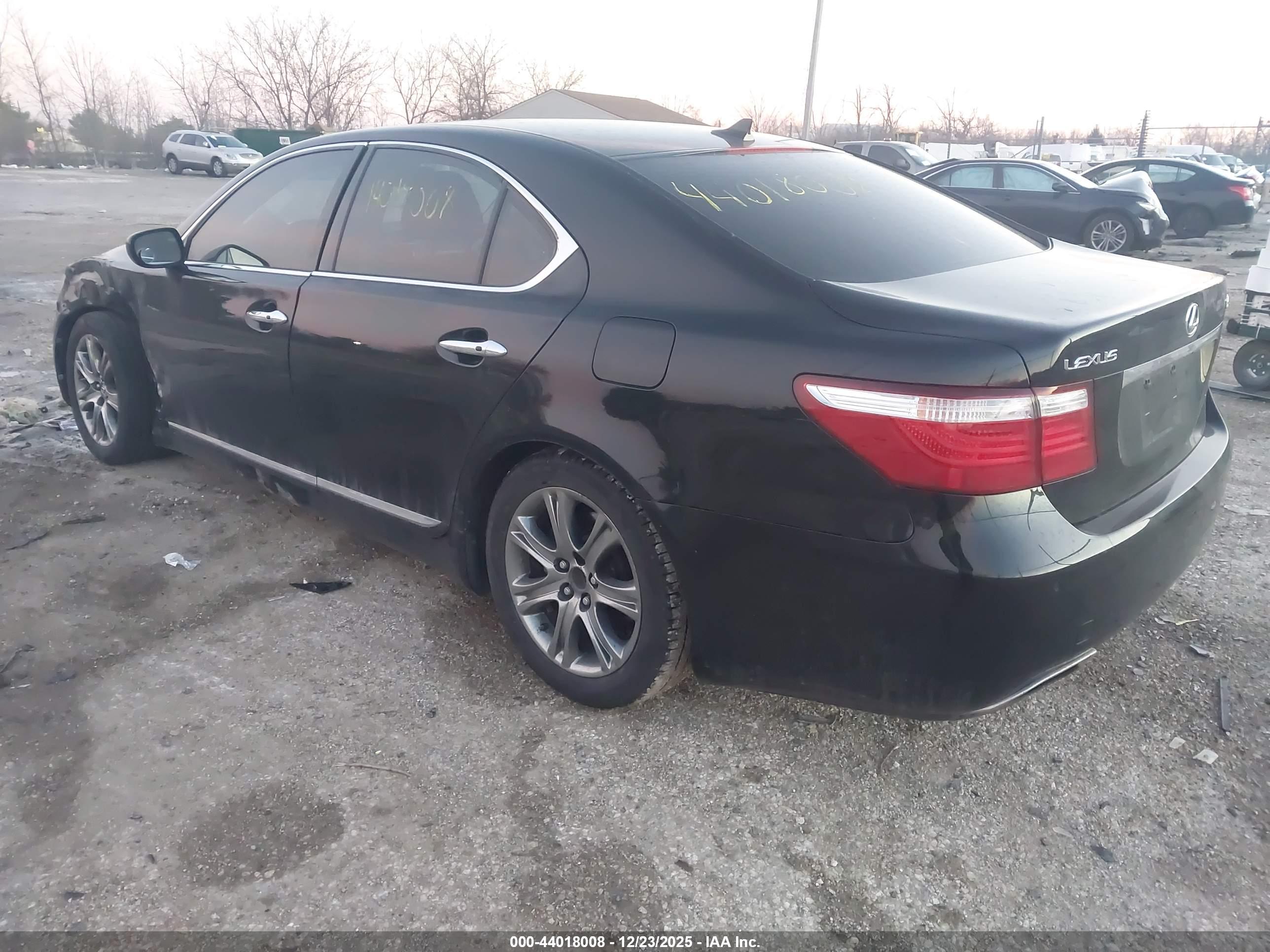 LEXUS LS image 3