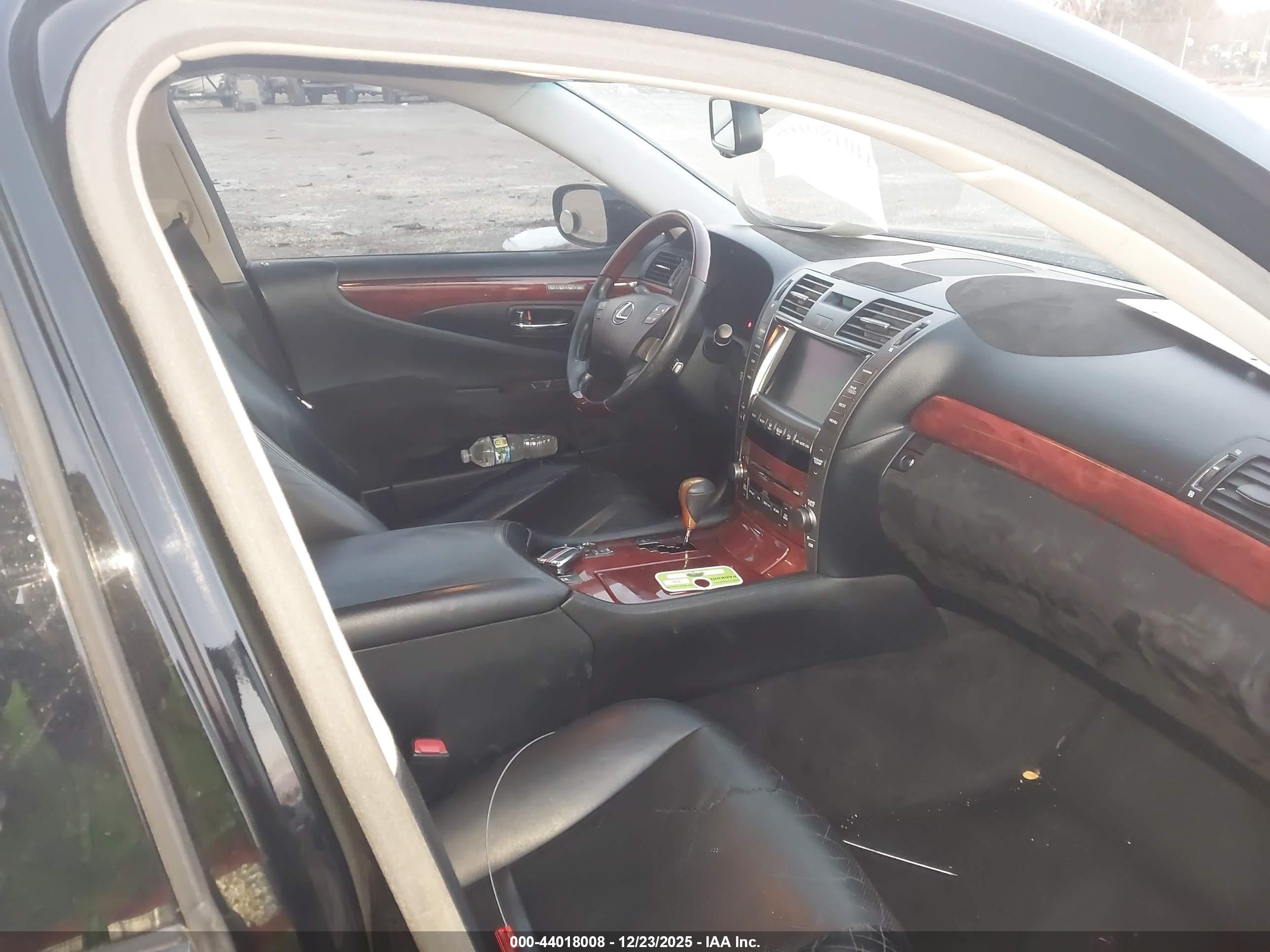 LEXUS LS image 5