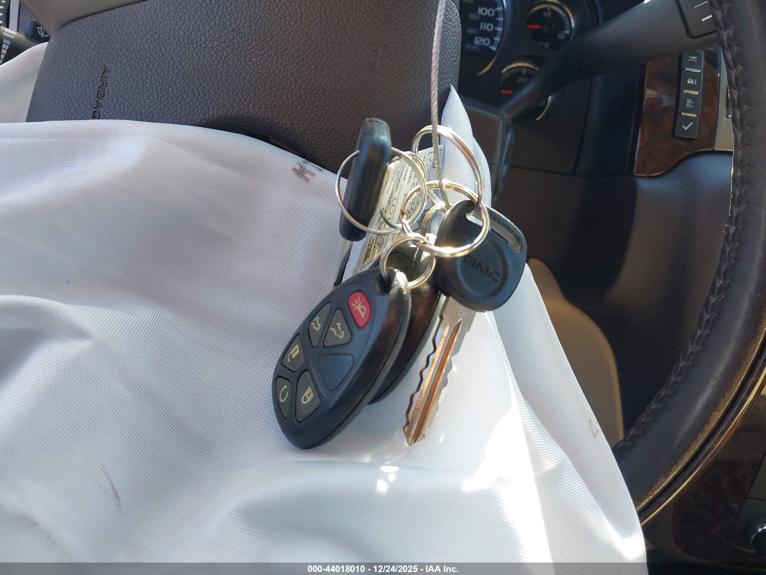 GMC YUKON image 11