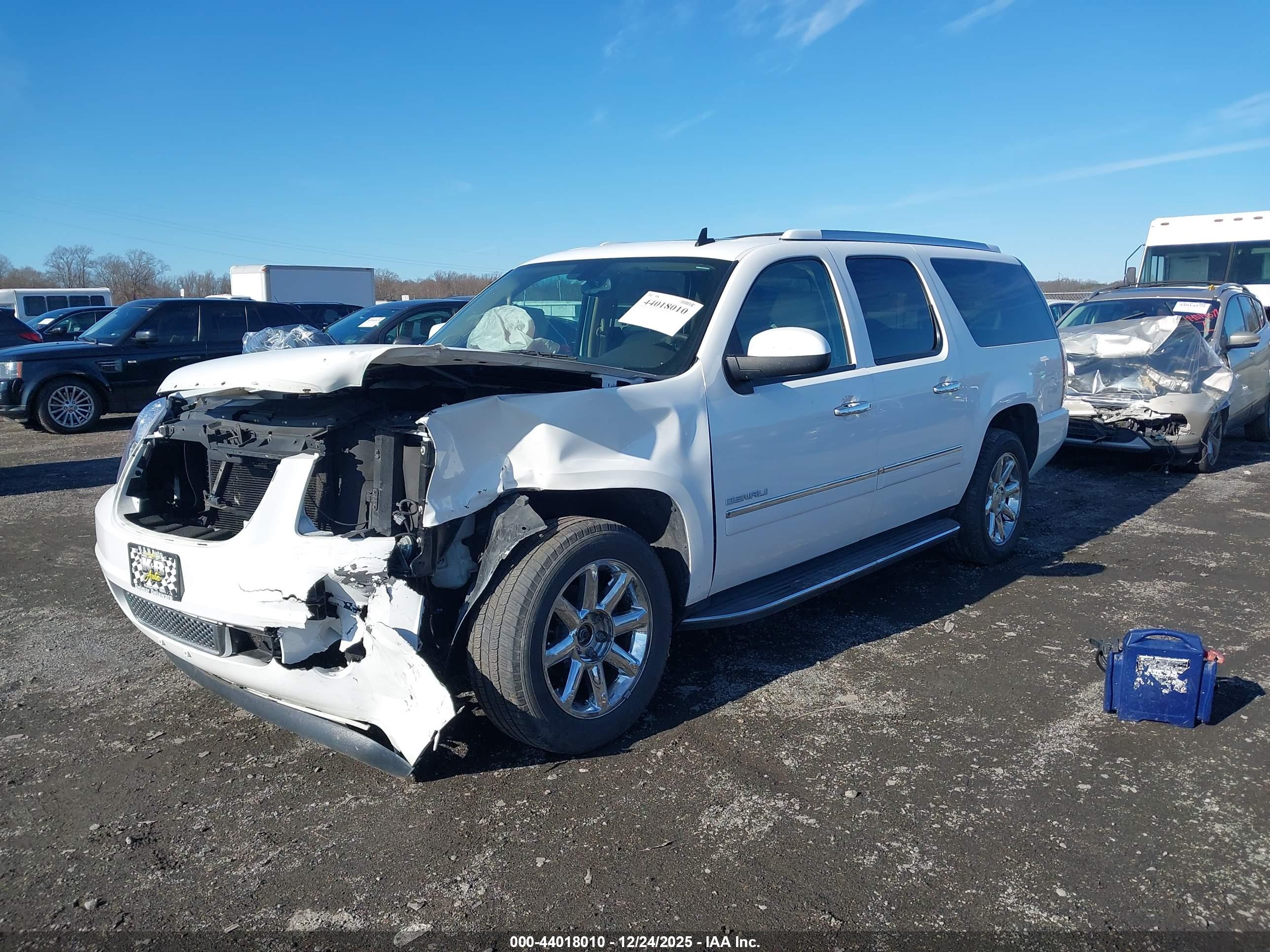 GMC YUKON image 2