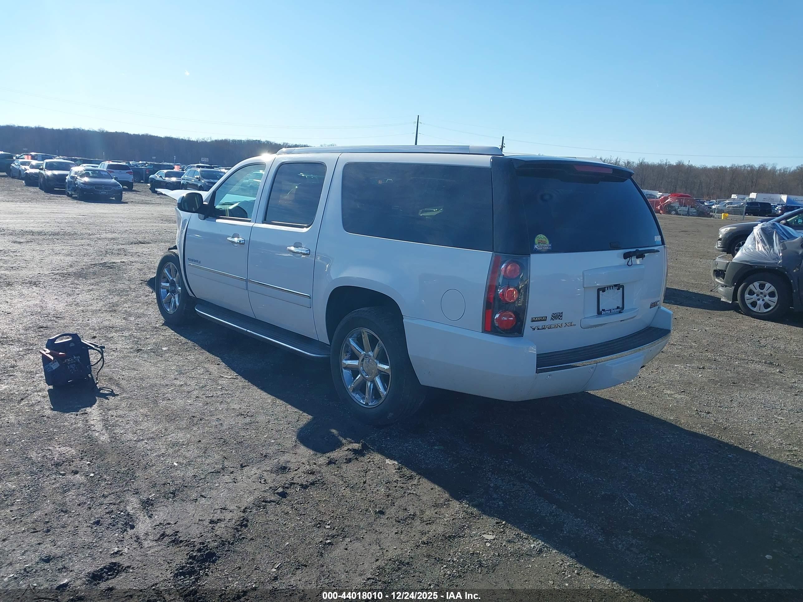 GMC YUKON image 3