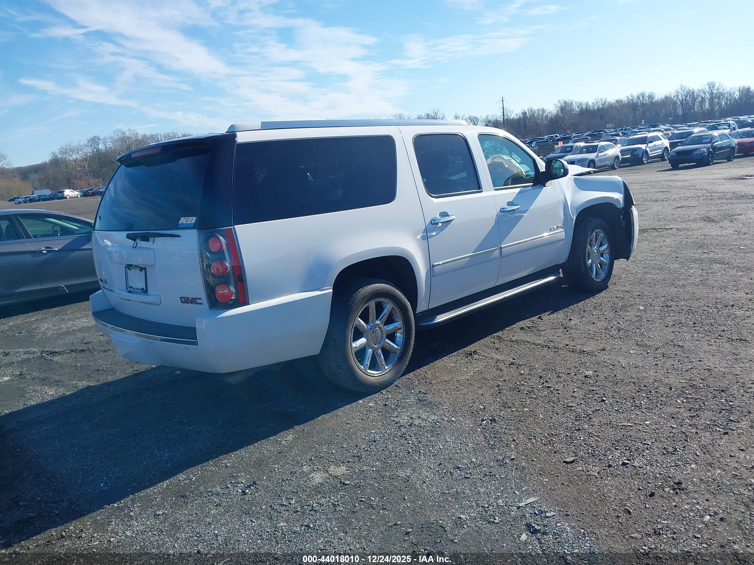 GMC YUKON image 4