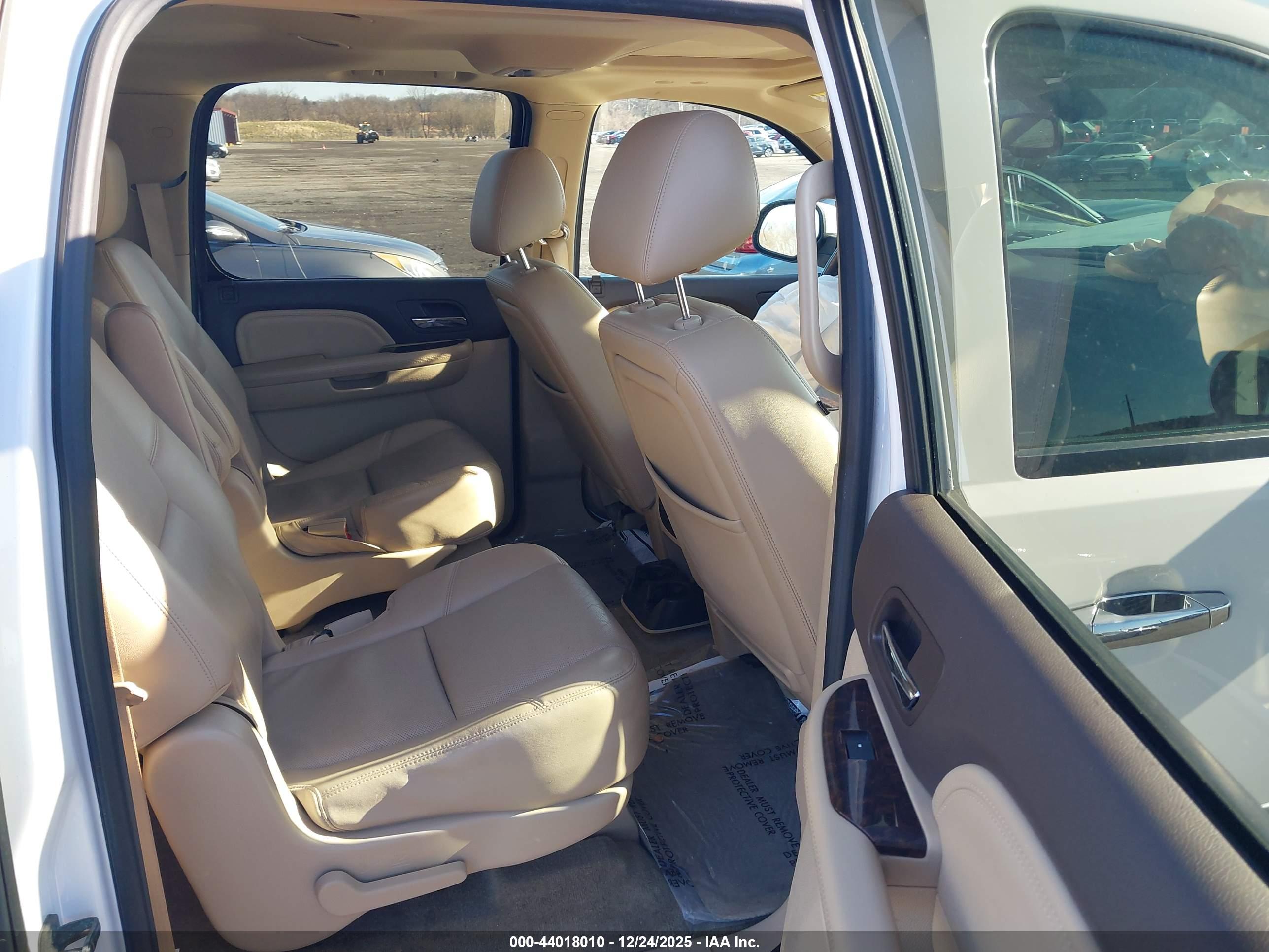 GMC YUKON image 8