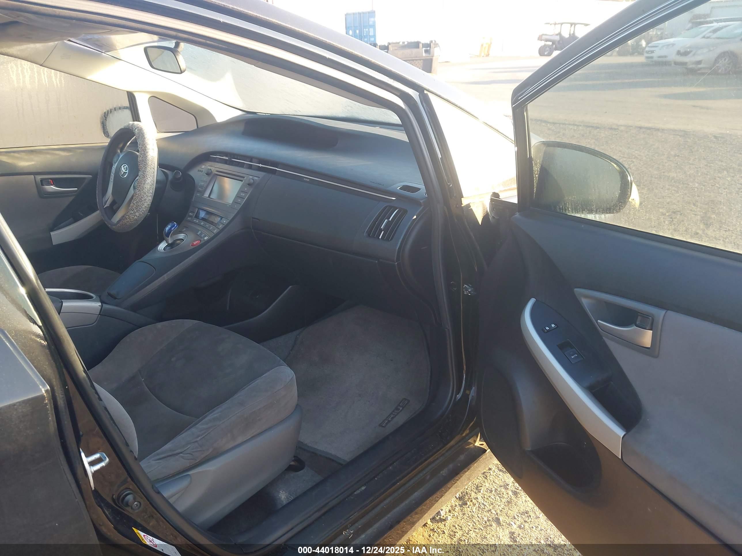 TOYOTA PRIUS image 5