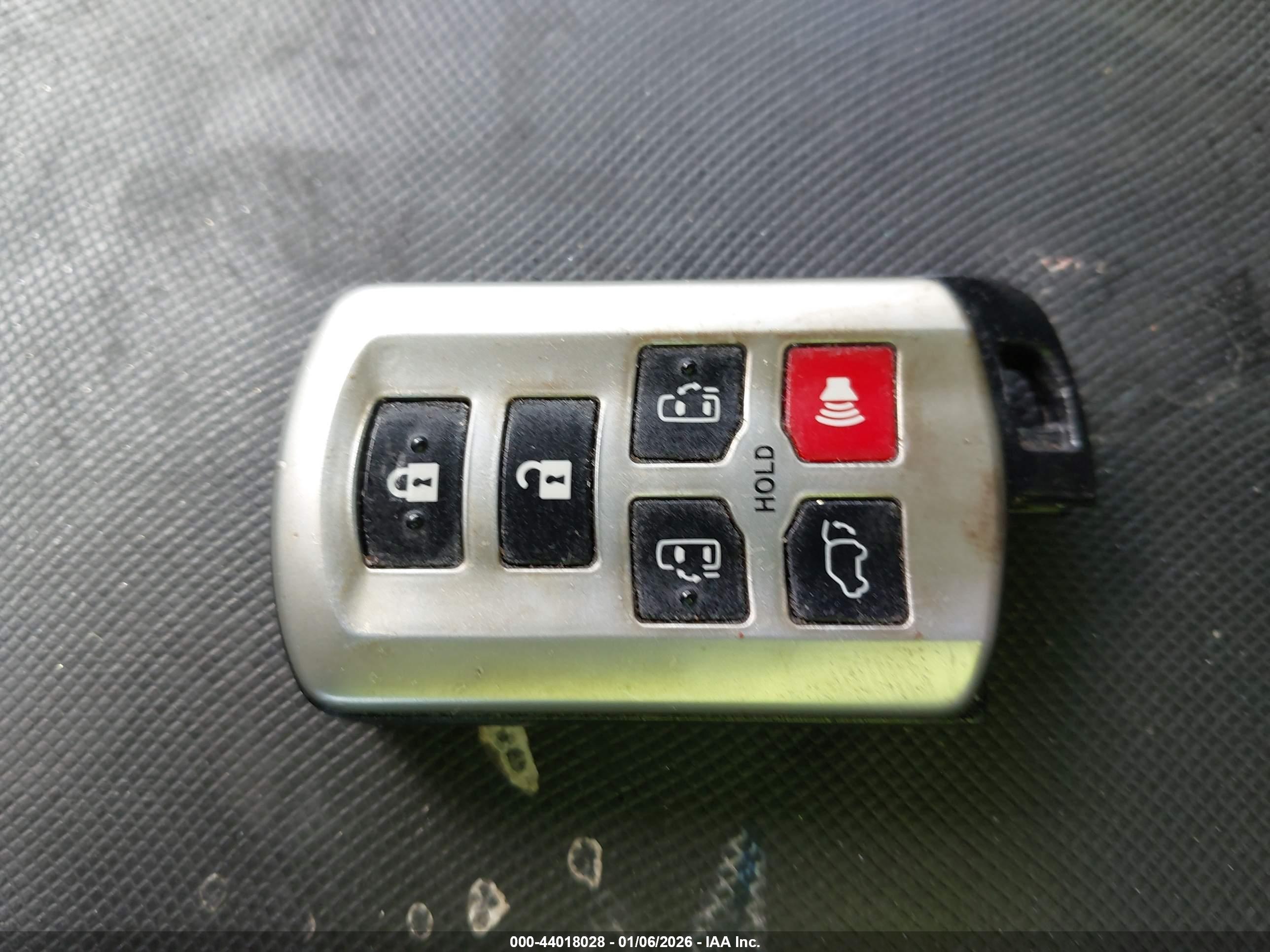 TOYOTA SIENNA image 11